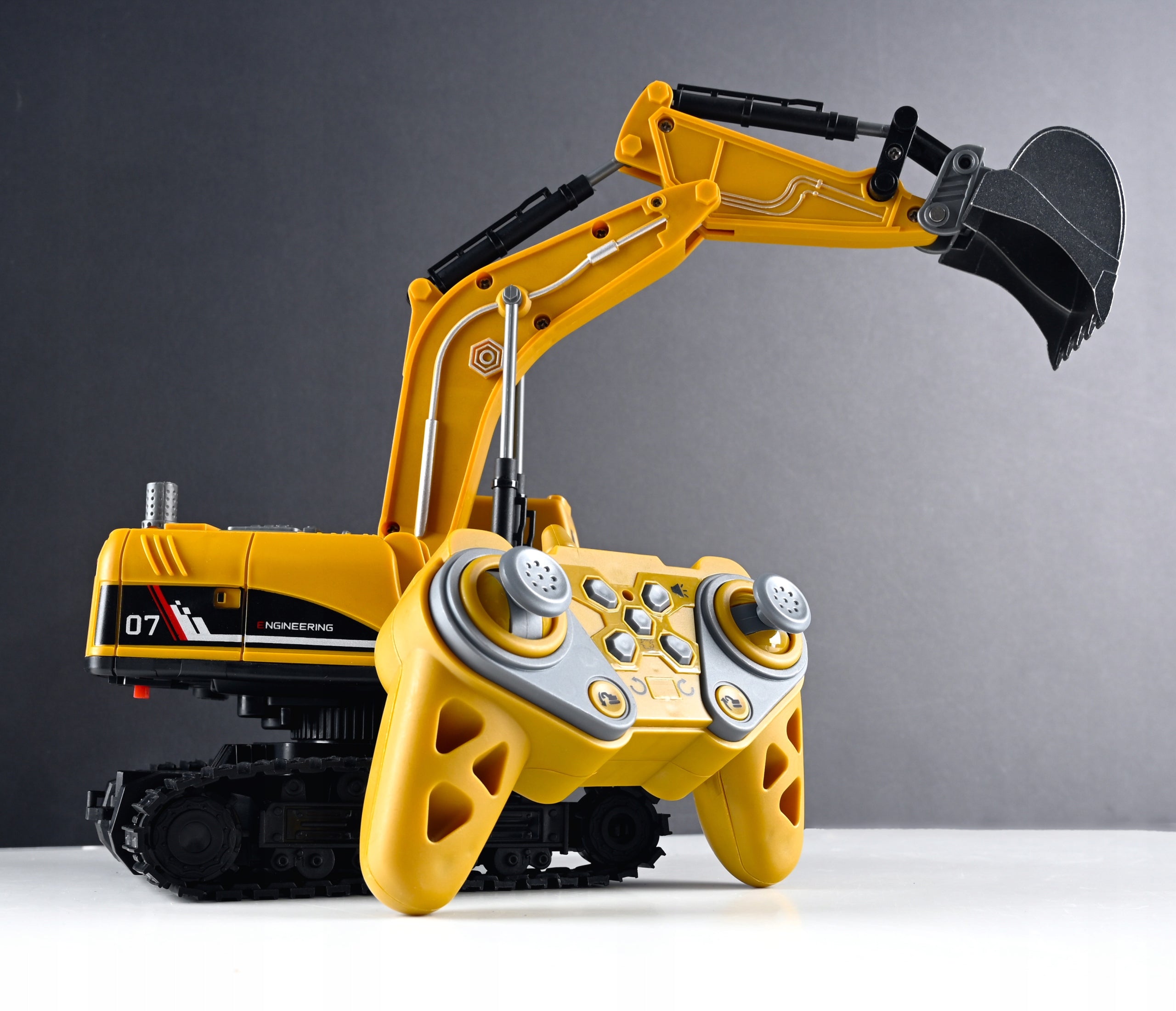 Set utilaje construction RC cu excavator si basculanta, lumini si abur, telecomanda, 3 accesorii incluse
