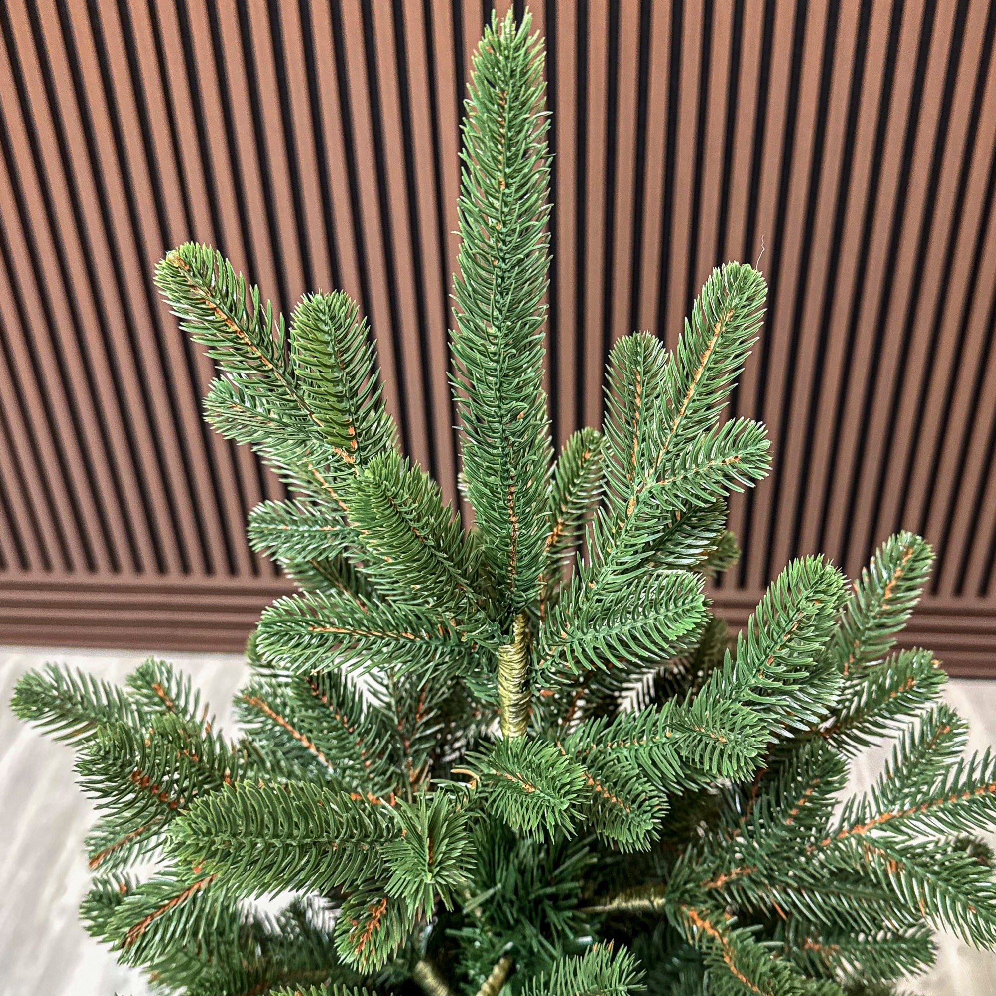Brad artificial Christmas Deluxe by Sersimo, Viena Elite verde in ghiveci, 3D, 110 cm