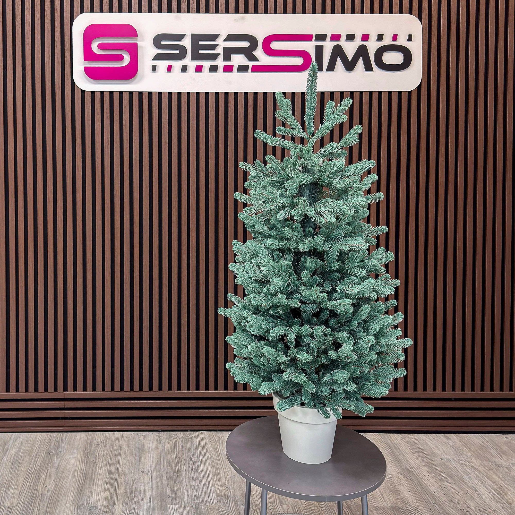 Brad artificial Christmas Deluxe by Sersimo, Viena Elite argintiu in ghiveci, 3D, 110 cm