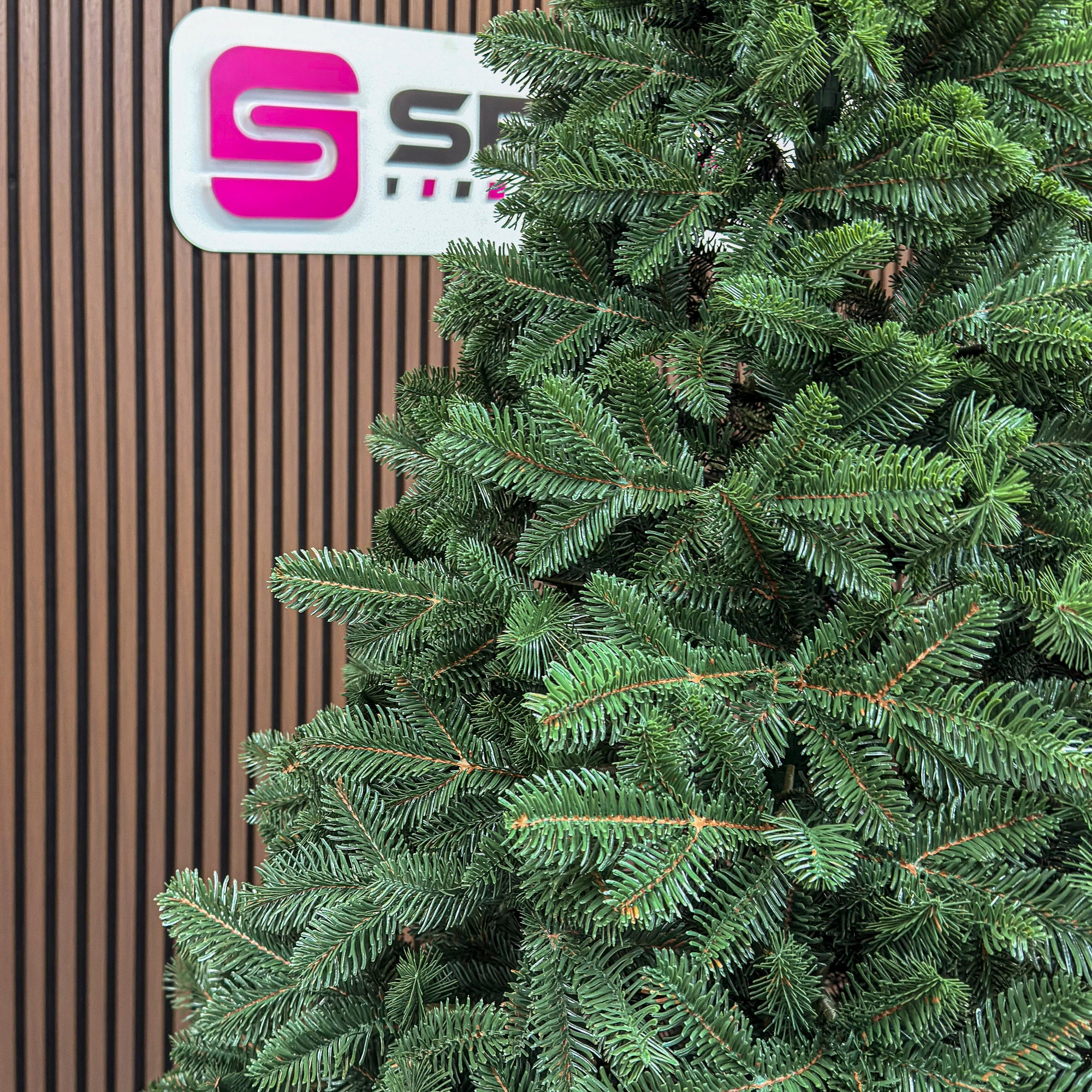 Brad artificial Christmas Deluxe by Sersimo, Canada verde, 3D, 210cm