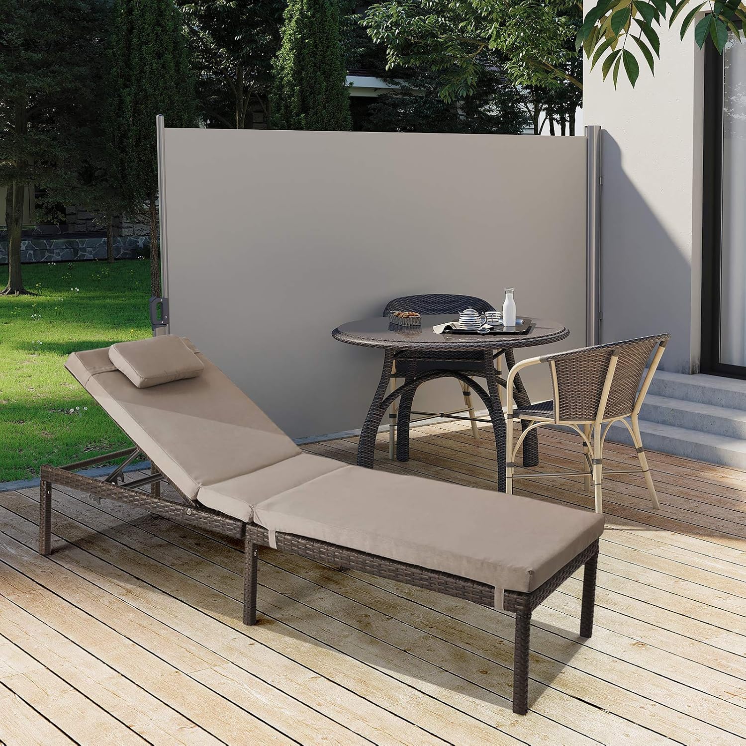 SONGMICS Sezlong gradina cu saltea groasa si tetiera, ratan PE si metal, maxim 150 kg, 195x65x40 cm, maro