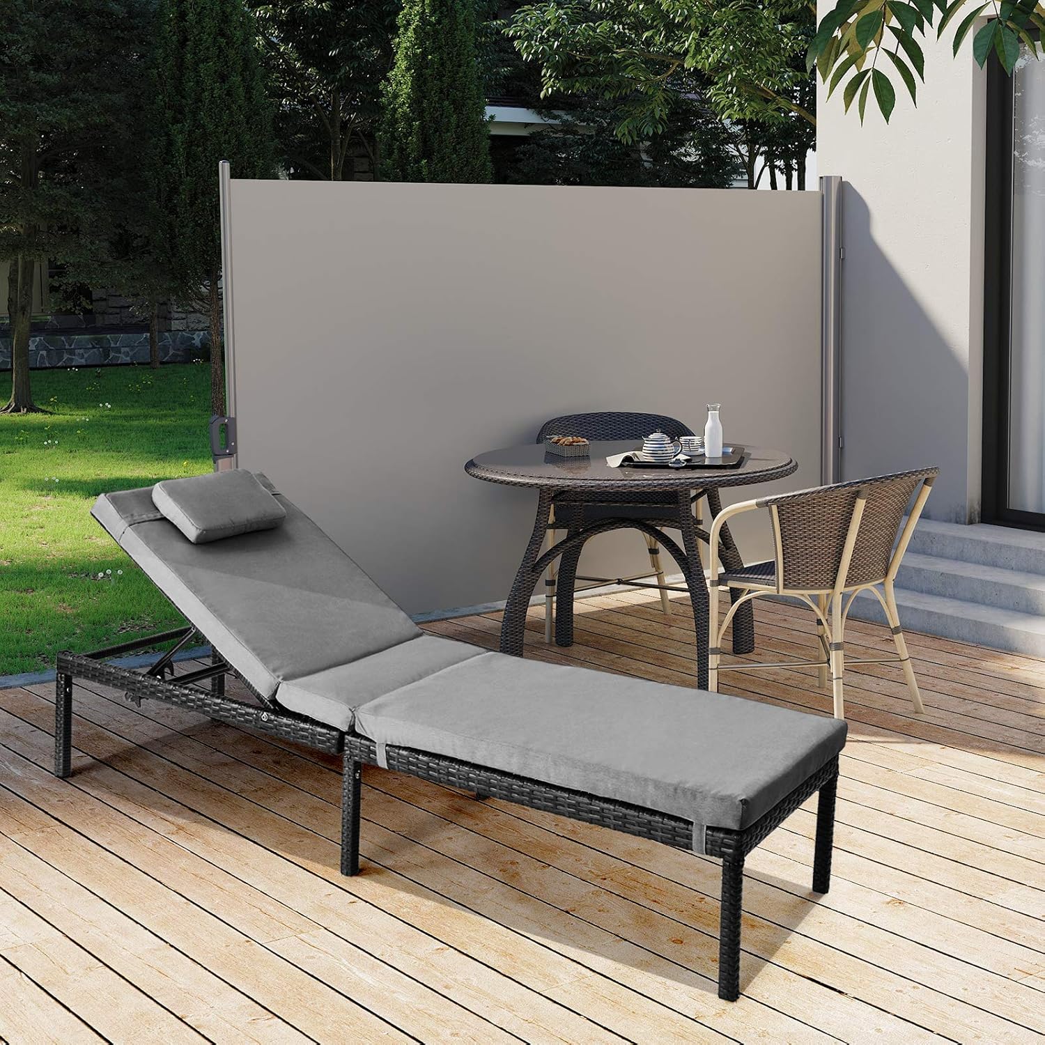 SONGMICS Sezlong gradina cu saltea groasa si tetiera, ratan PE si metal, maxim 150 kg, 195x65x40 cm, negru si gri