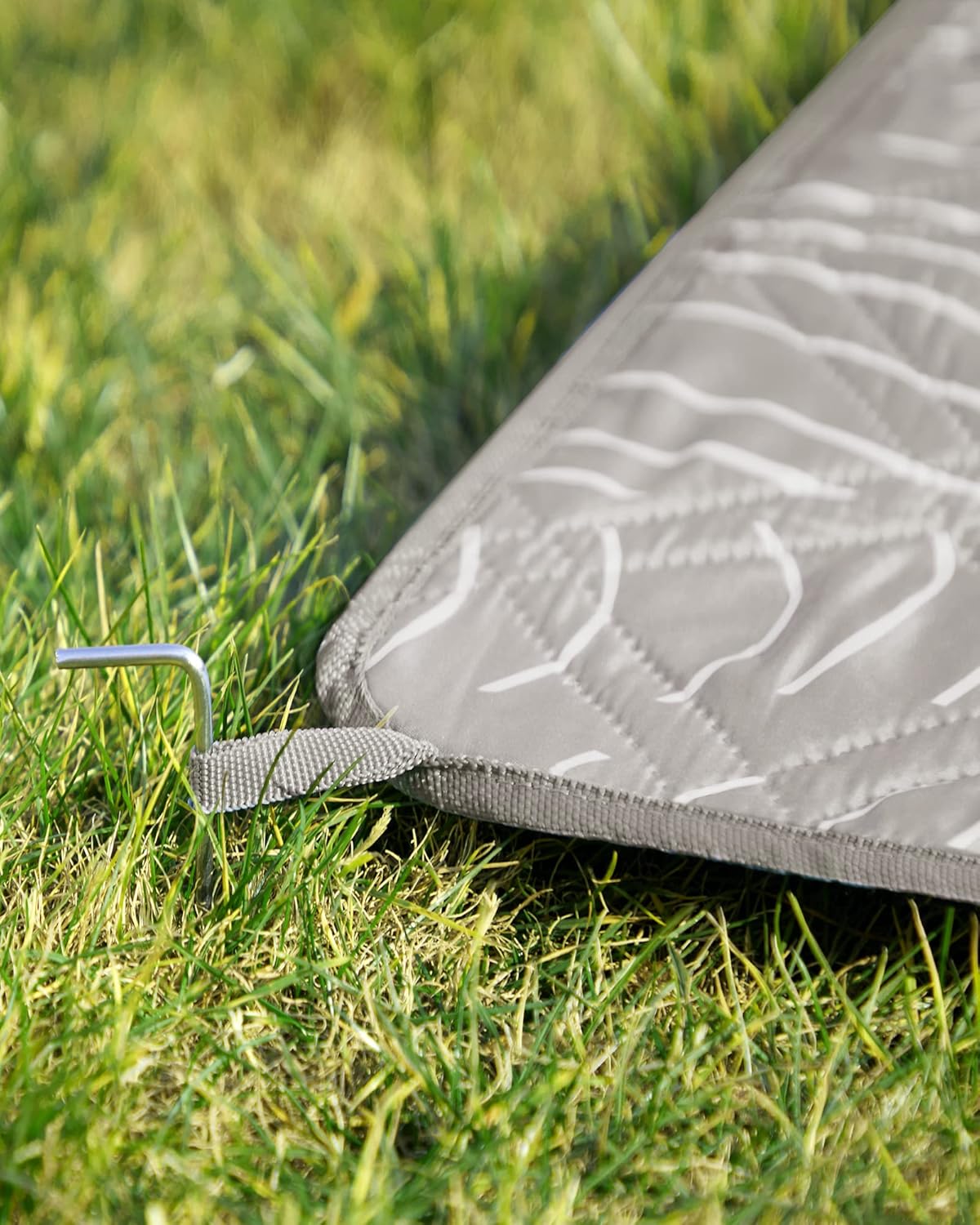 SONGMICS Patura picnic impermeabila 300x200 cm, cu ancore de fixare, pliabila, lavabila, multistrat, kaki cu model tropical