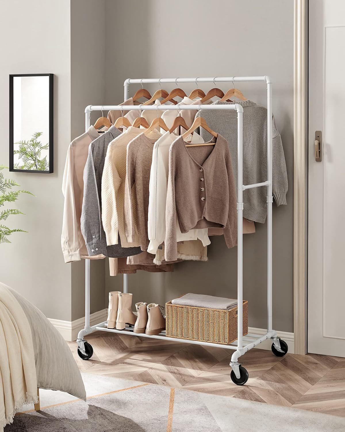 SONGMICS Suport haine cu 2 bare si raft, cu roti, cadru metalic, design industrial, 100x59x162 cm, alb