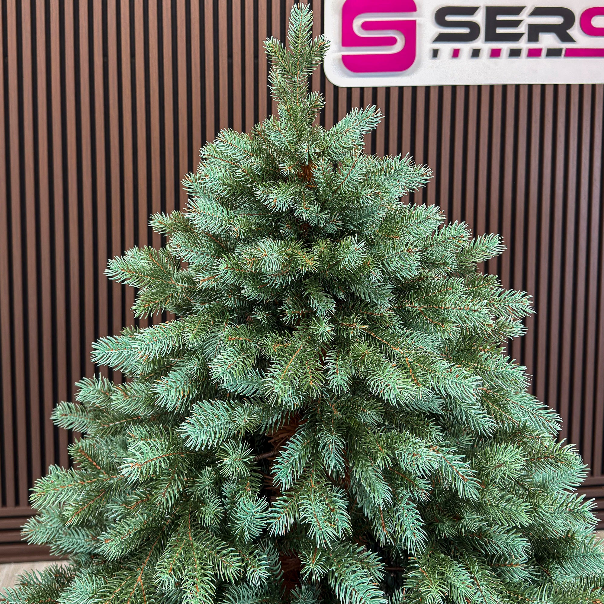 Brad artificial Sersimo, Hollandia, verde cu varfuri argintii, integral 3D, 180 cm