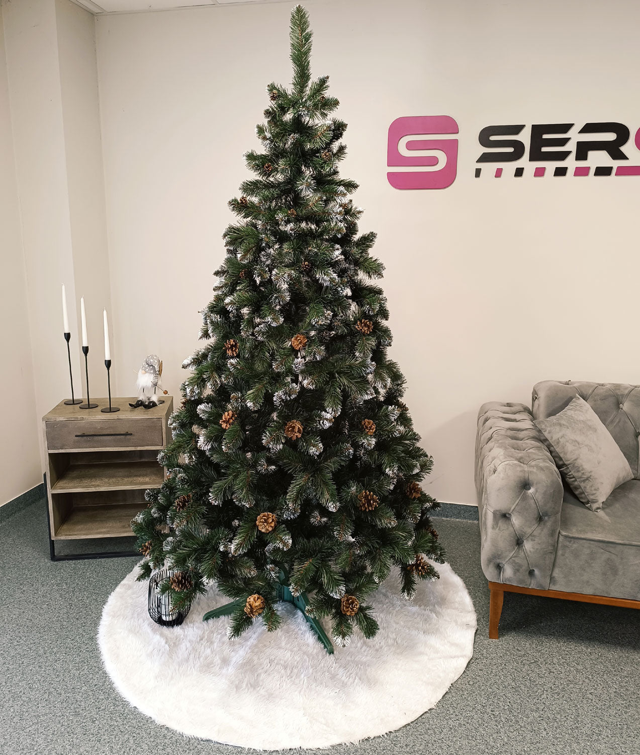 Brad artificial Christmas Deluxe by Sersimo, Lidia Nins cu conuri, 2D, 180cm