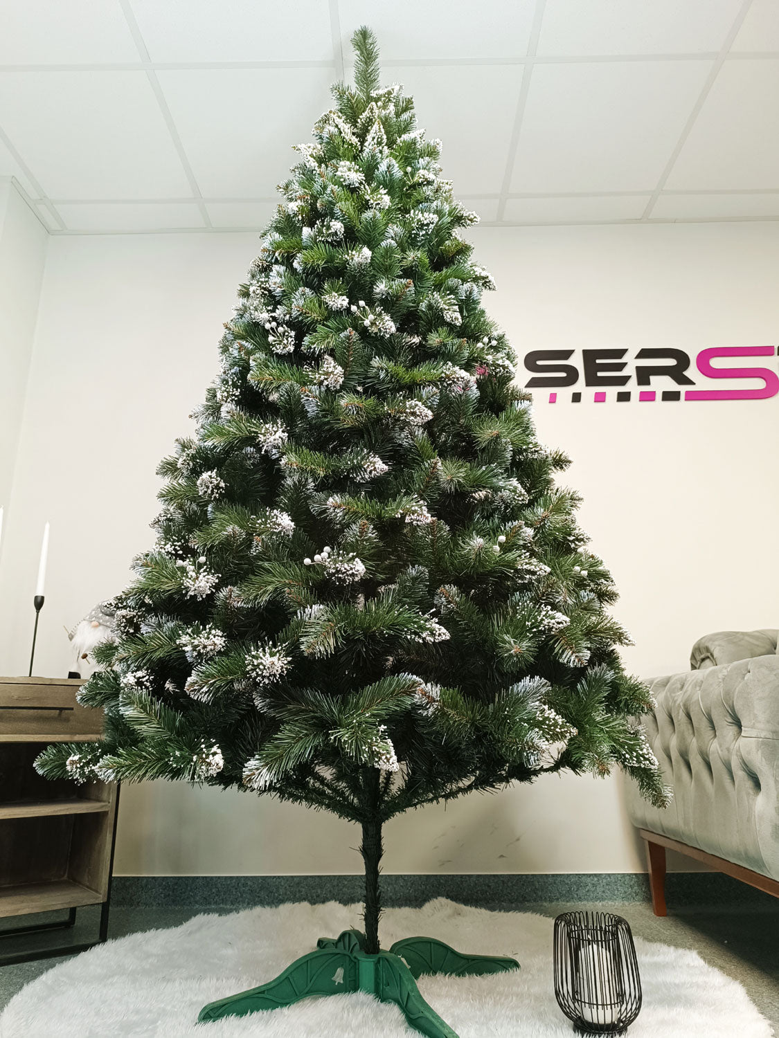 Brad artificial Christmas Deluxe by Sersimo, Crystal nins cu merisoare, 2D, 250cm