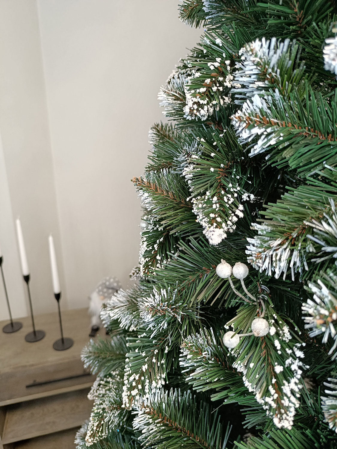 Brad artificial Christmas Deluxe by Sersimo, Crystal nins cu merisoare, 2D, 250cm