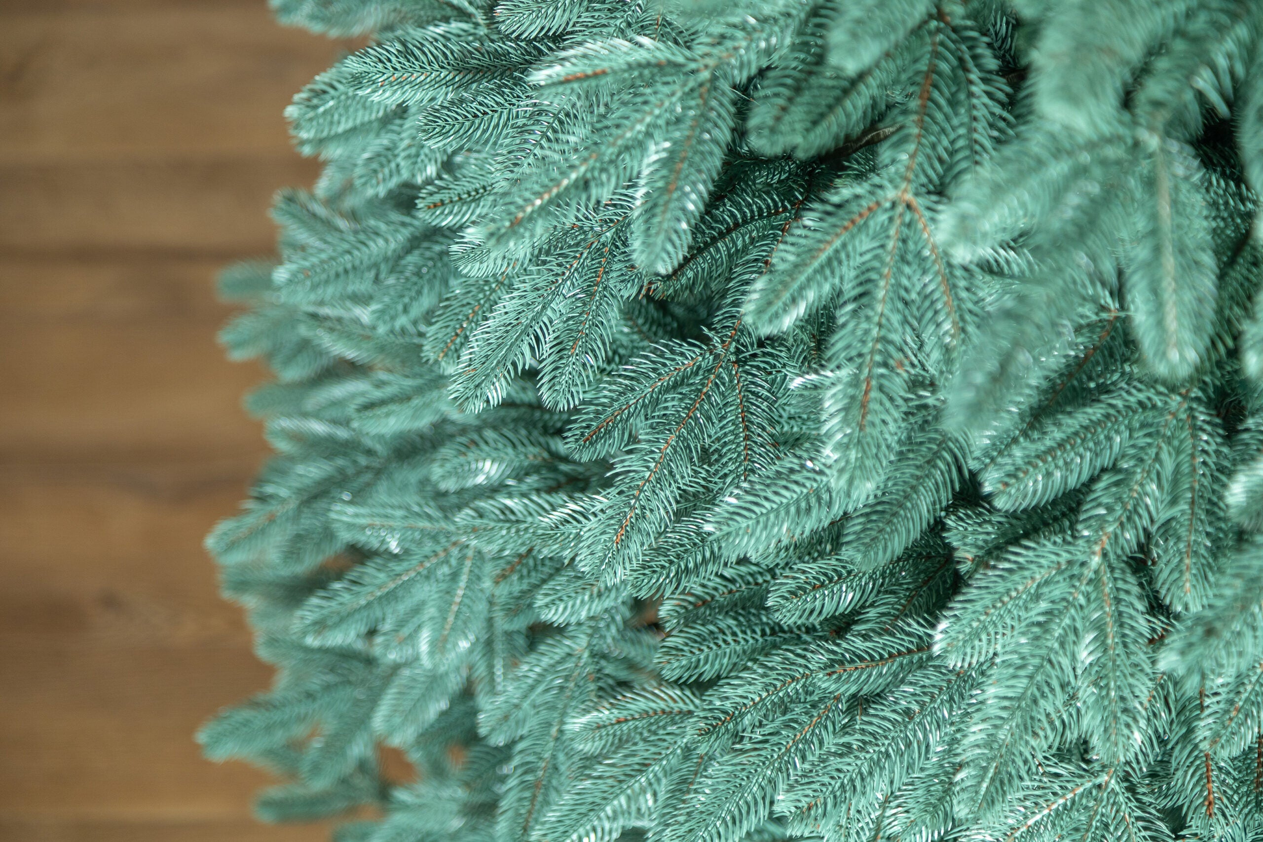 Brad artificial Christmas Deluxe by Sersimo, Laponia Select argintiu, integral 3D, 250cm