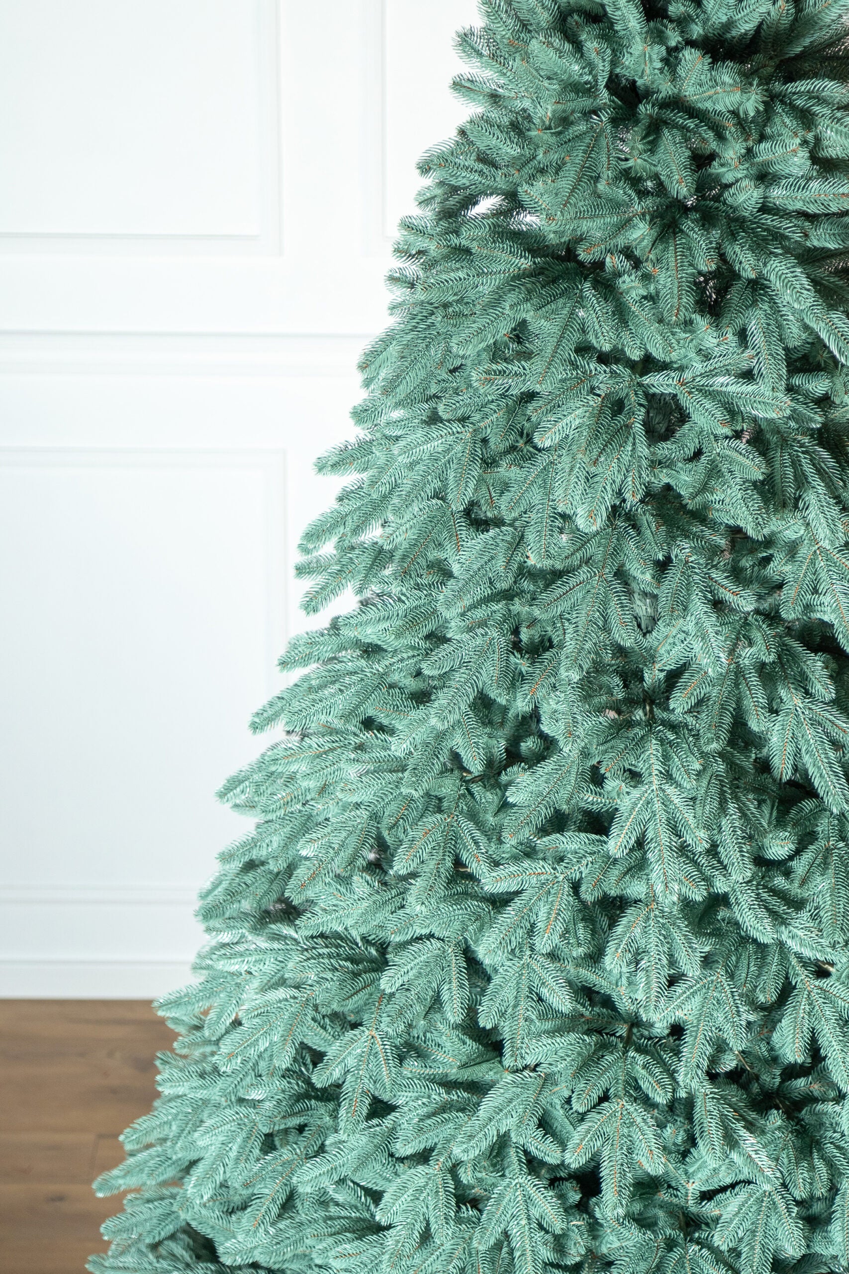 Brad artificial Christmas Deluxe by Sersimo, Laponia Select argintiu, integral 3D, 250cm