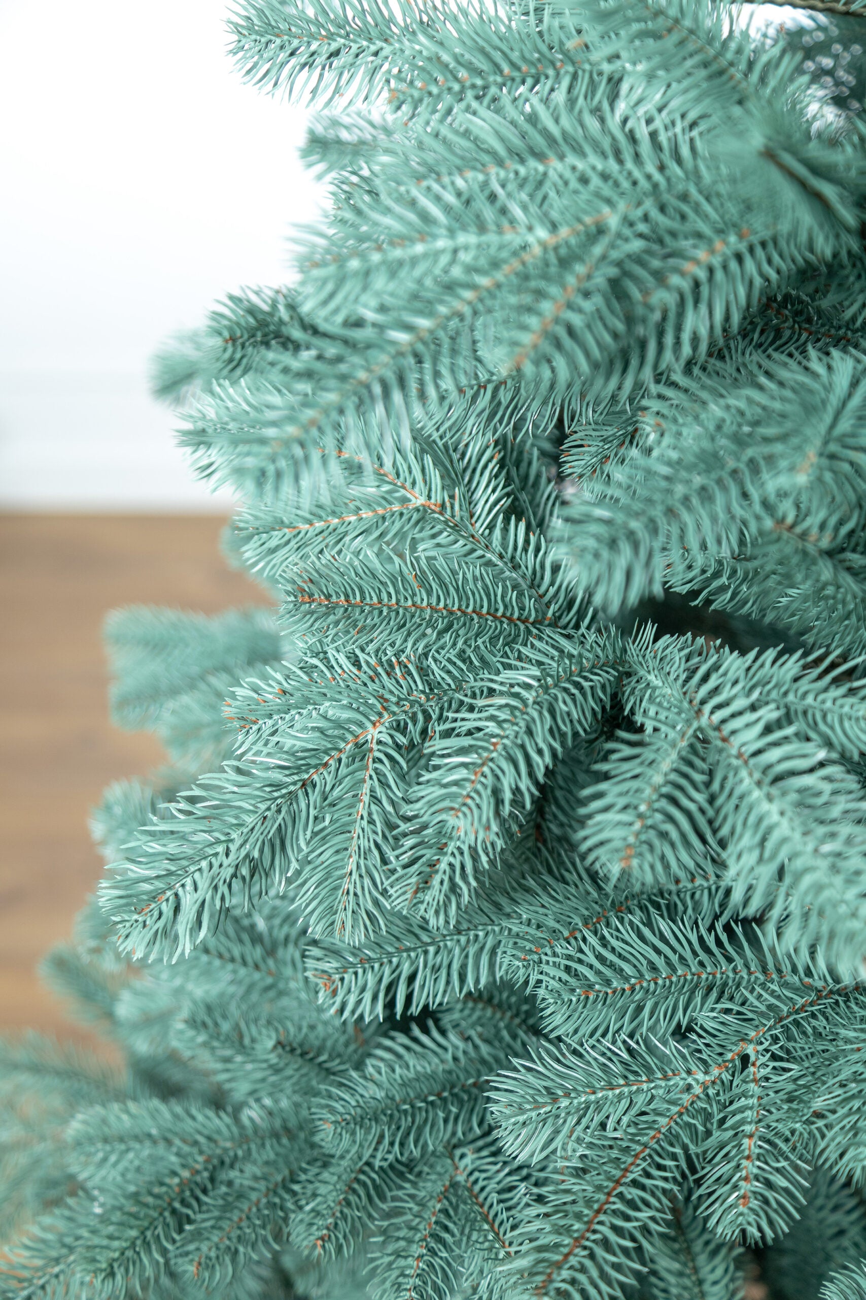 Brad artificial Christmas Deluxe by Sersimo, Kovalivka Select argintiu, integral 3D, 210 cm