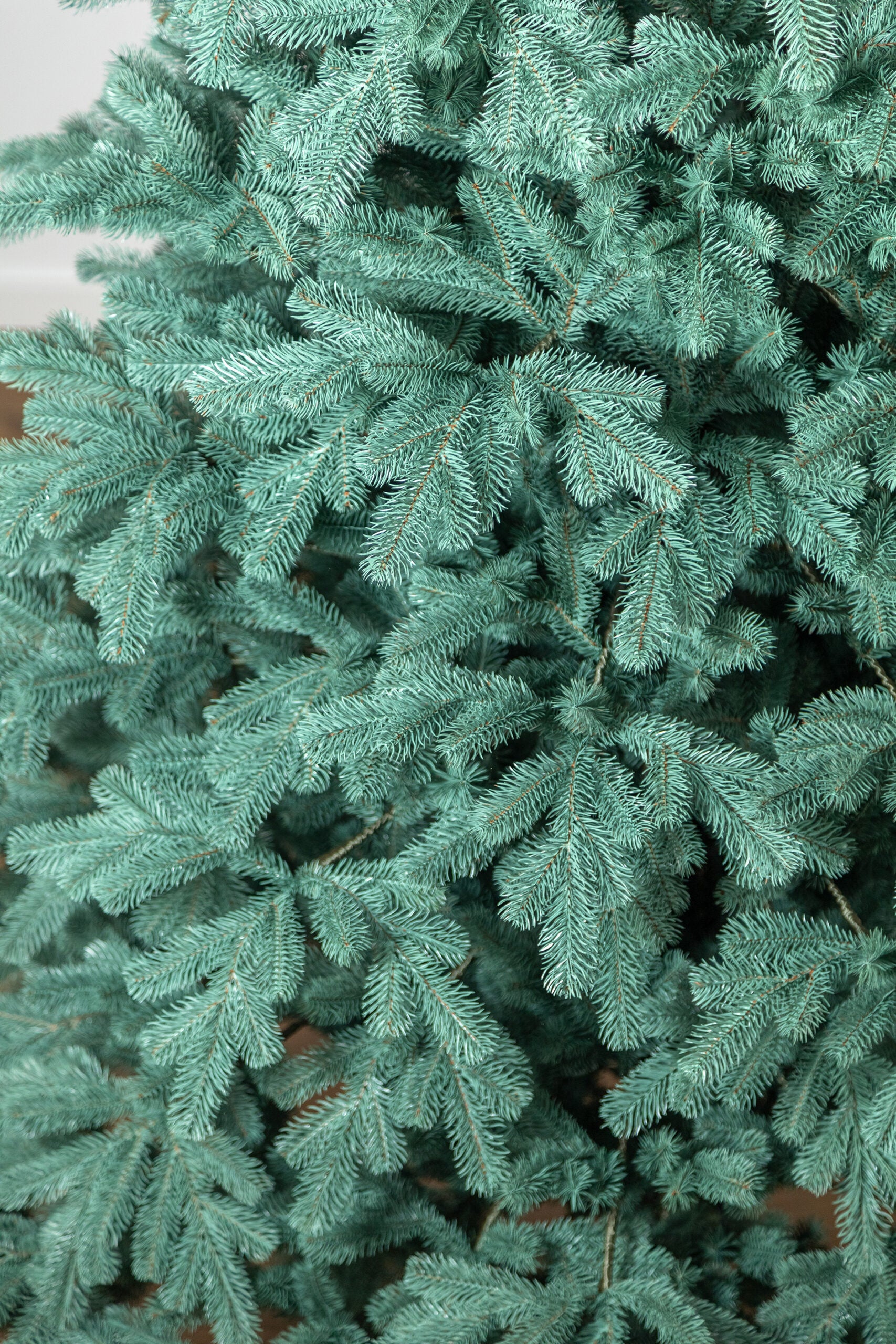Brad artificial Christmas Deluxe by Sersimo, Kovalivka Select argintiu, integral 3D, 210 cm