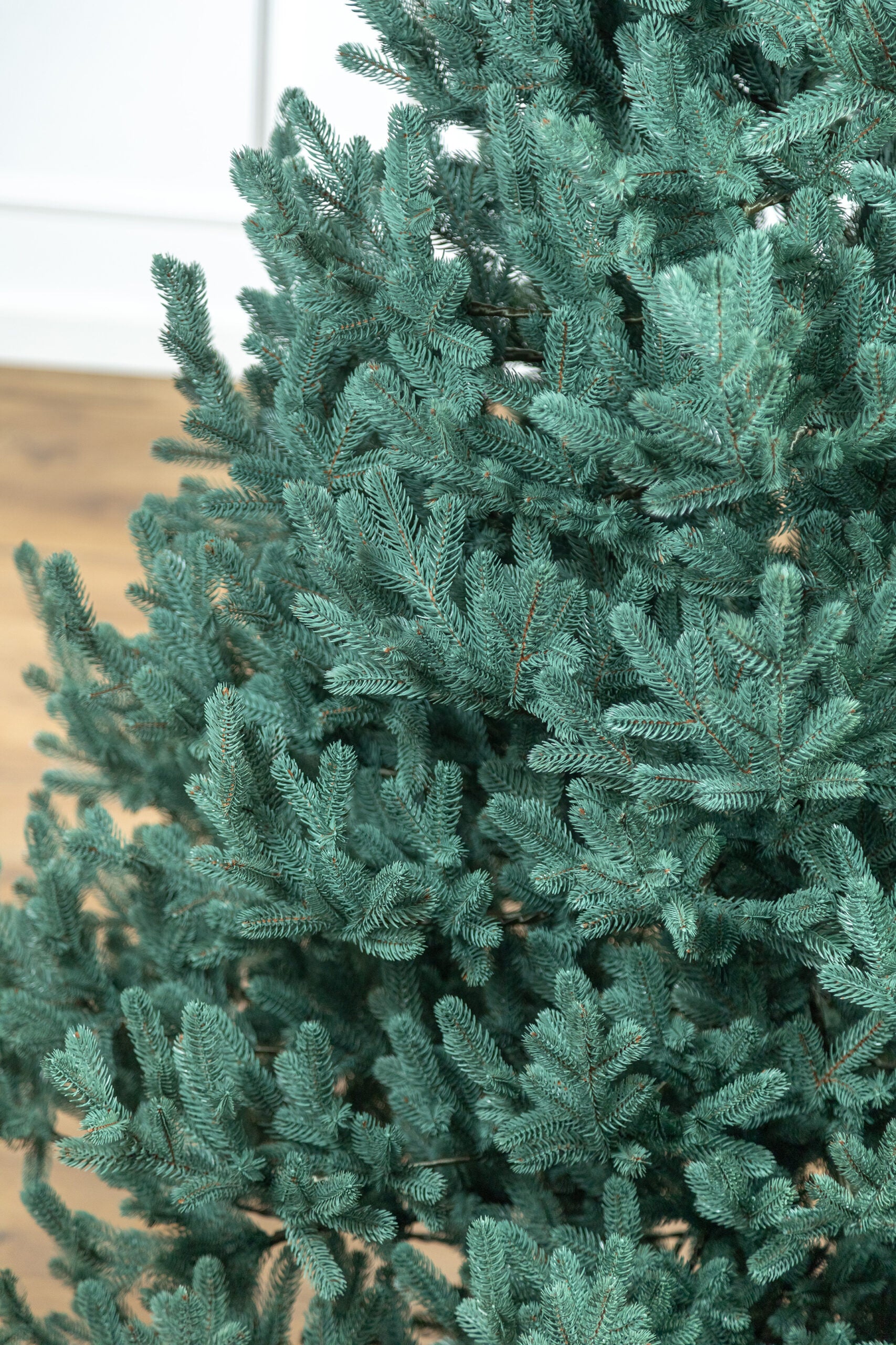 Brad artificial Christmas Deluxe by Sersimo, Viena Select argintiu, integral 3D, 210cm