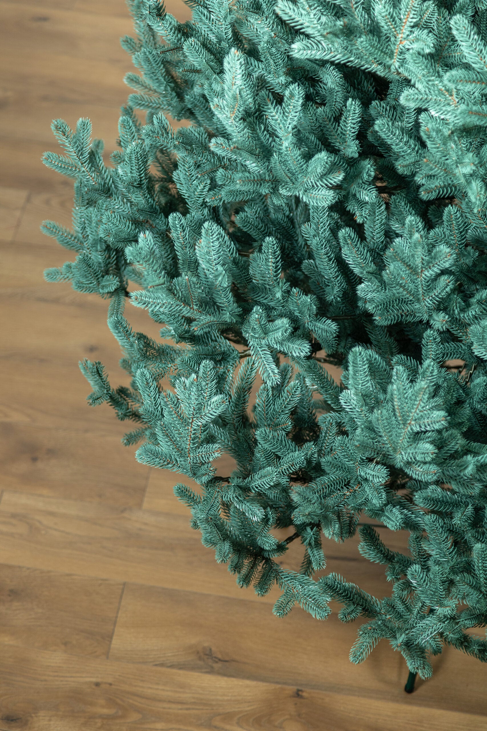 Brad artificial Christmas Deluxe by Sersimo, Viena Select argintiu, integral 3D, 210cm