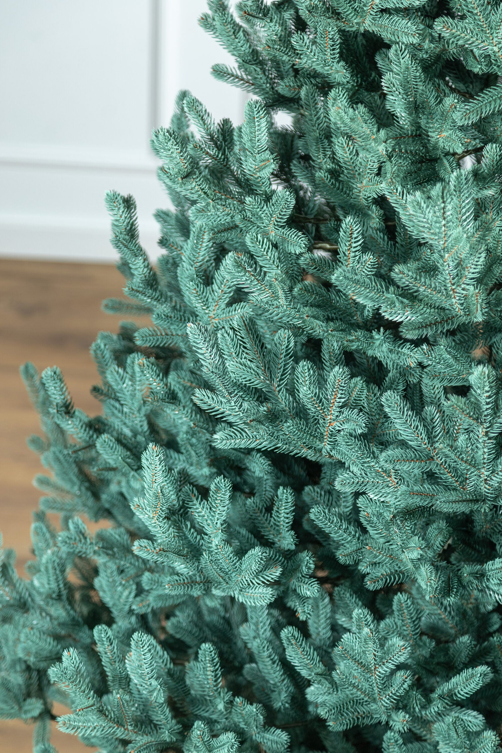 Brad artificial Christmas Deluxe by Sersimo, Viena Select argintiu, integral 3D, 210cm