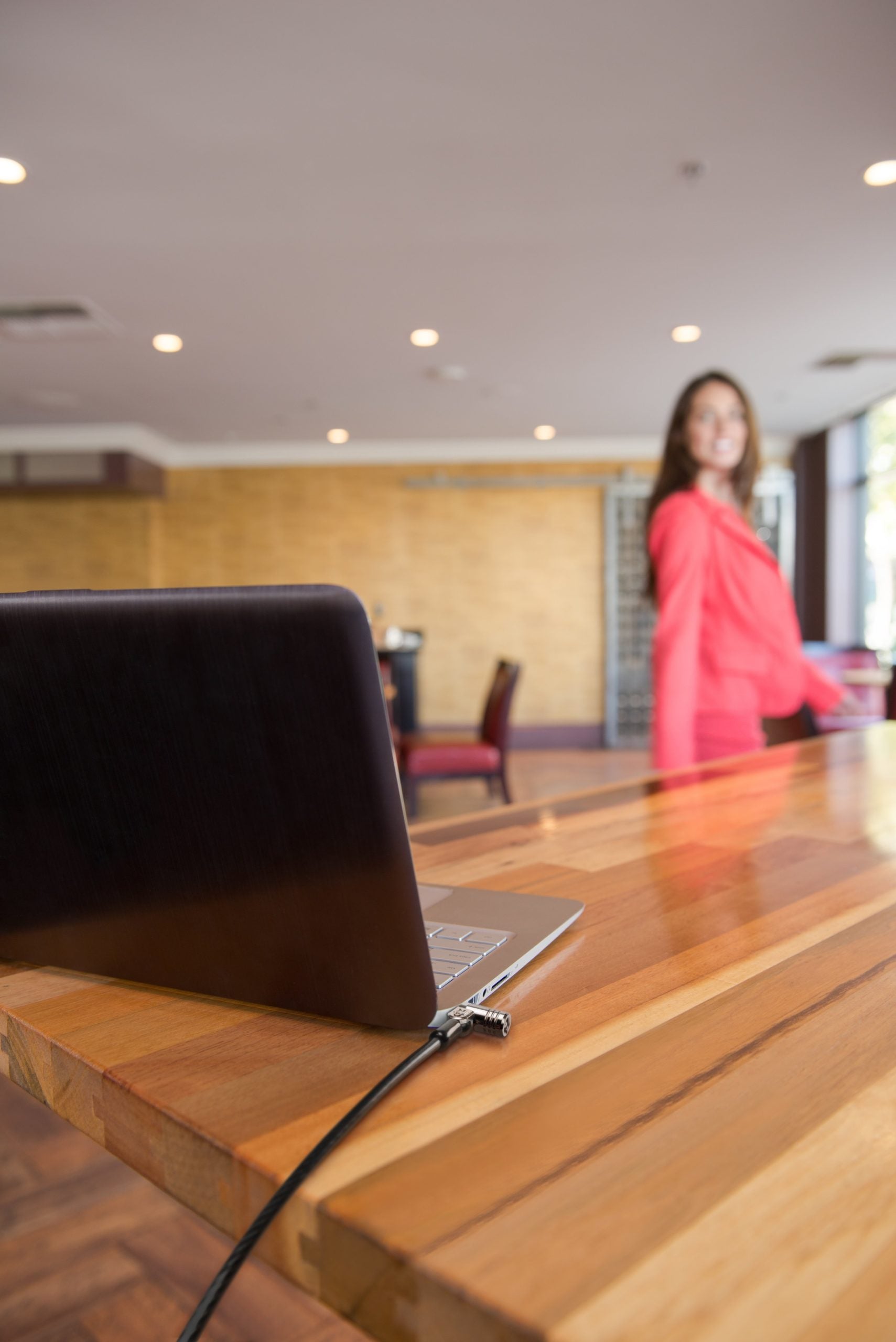 CABLU securitate KENSINGTON pt. notebook slot standard,cheie standard,conectare directa,1.8m, cablu otel ultra-carbon,permite pivotare si rotire, "MicroSaver 2.0" "K65020EU"