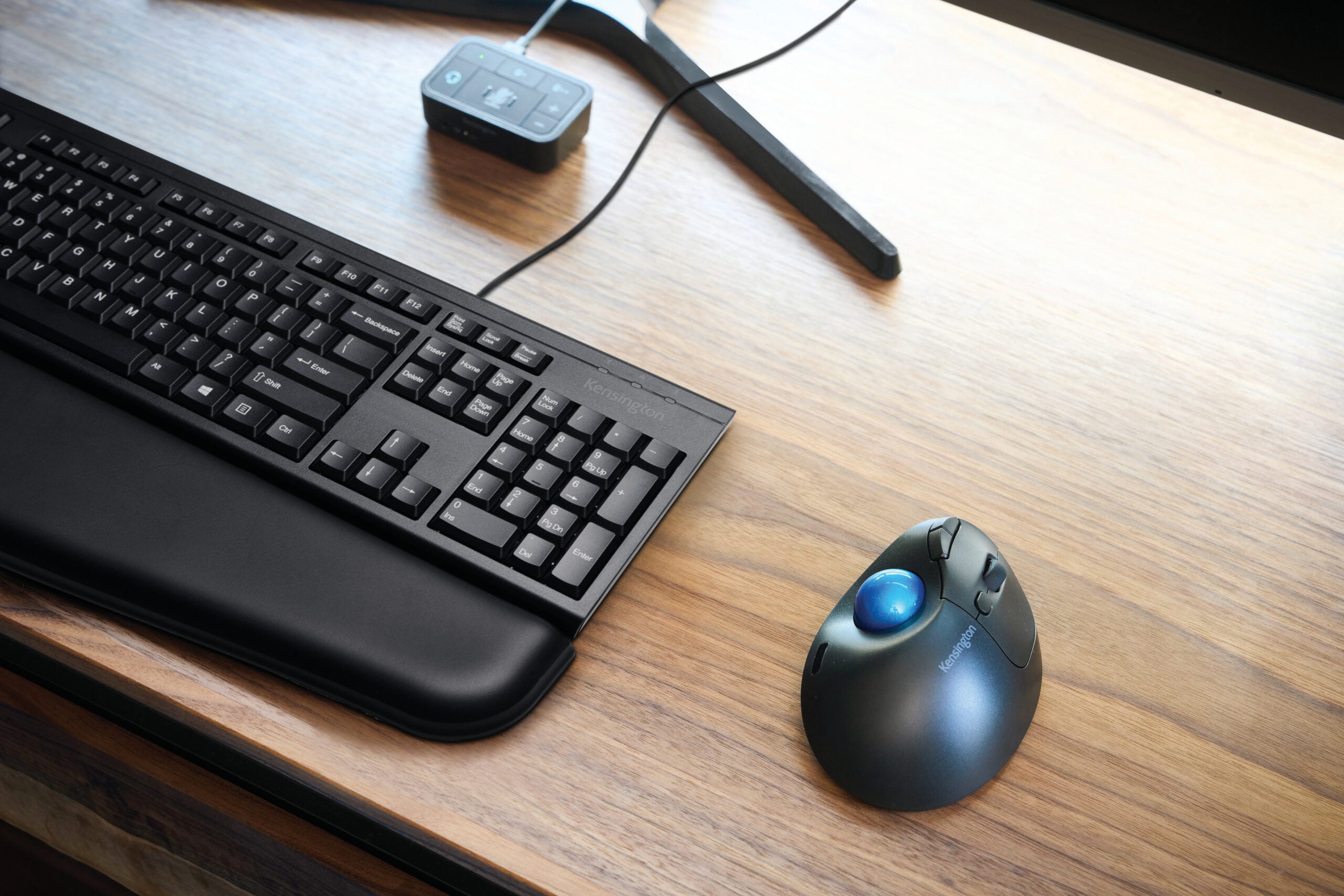 MOUSE Kensington - ergonomic, "Profit Ergo", PC sau NB, wireless, Bluetooth | 2.4GHz, optic, 1600 dpi, butoane/scroll 5/1, buton selectare viteza, negru, "TB450", "K72194WW"