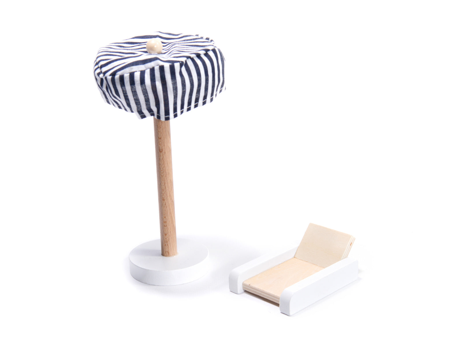Casa de papusi mare din lemn cu 3 etaje, 4 camere, terasa, mobilier si iluminare LED, 62x27x78 cm, alb