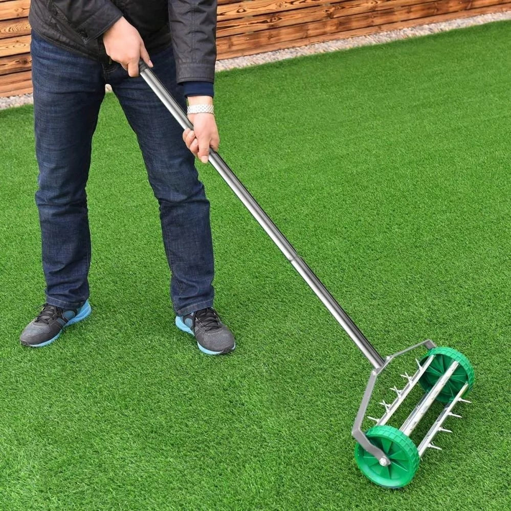 Scarificator si aerator manual pentru gazon cu 27 cuie, latime lucru 42 cm, maner metalic, verde