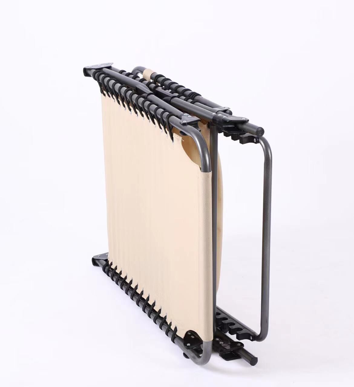 Sezlong pliabil 190x58x30 cm, cu spatar reglabil, perna si buzunar lateral, cadru metalic, crem