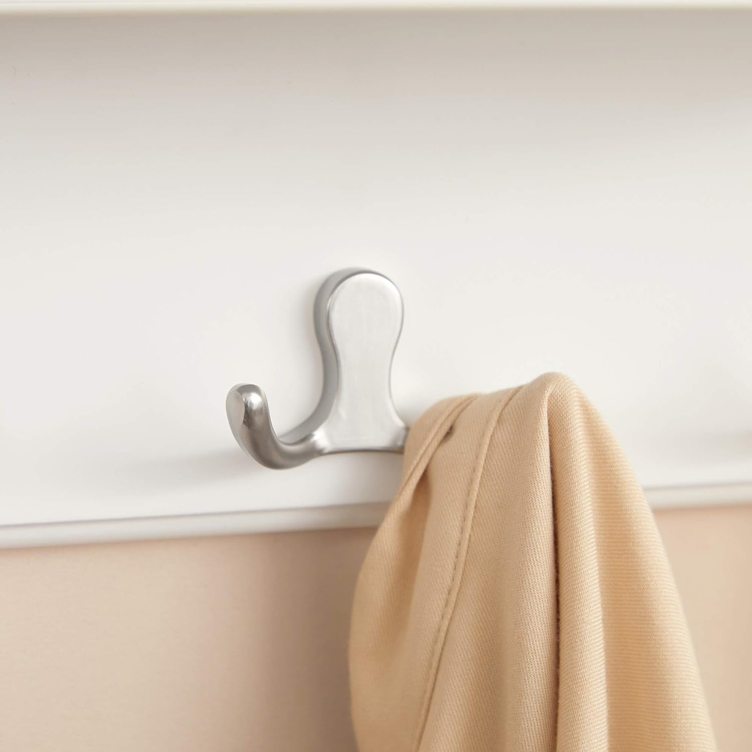 SONGMICS Cuier perete cu raft, 4 carlige duble metalice, MDF, 42x11x15 cm, alb