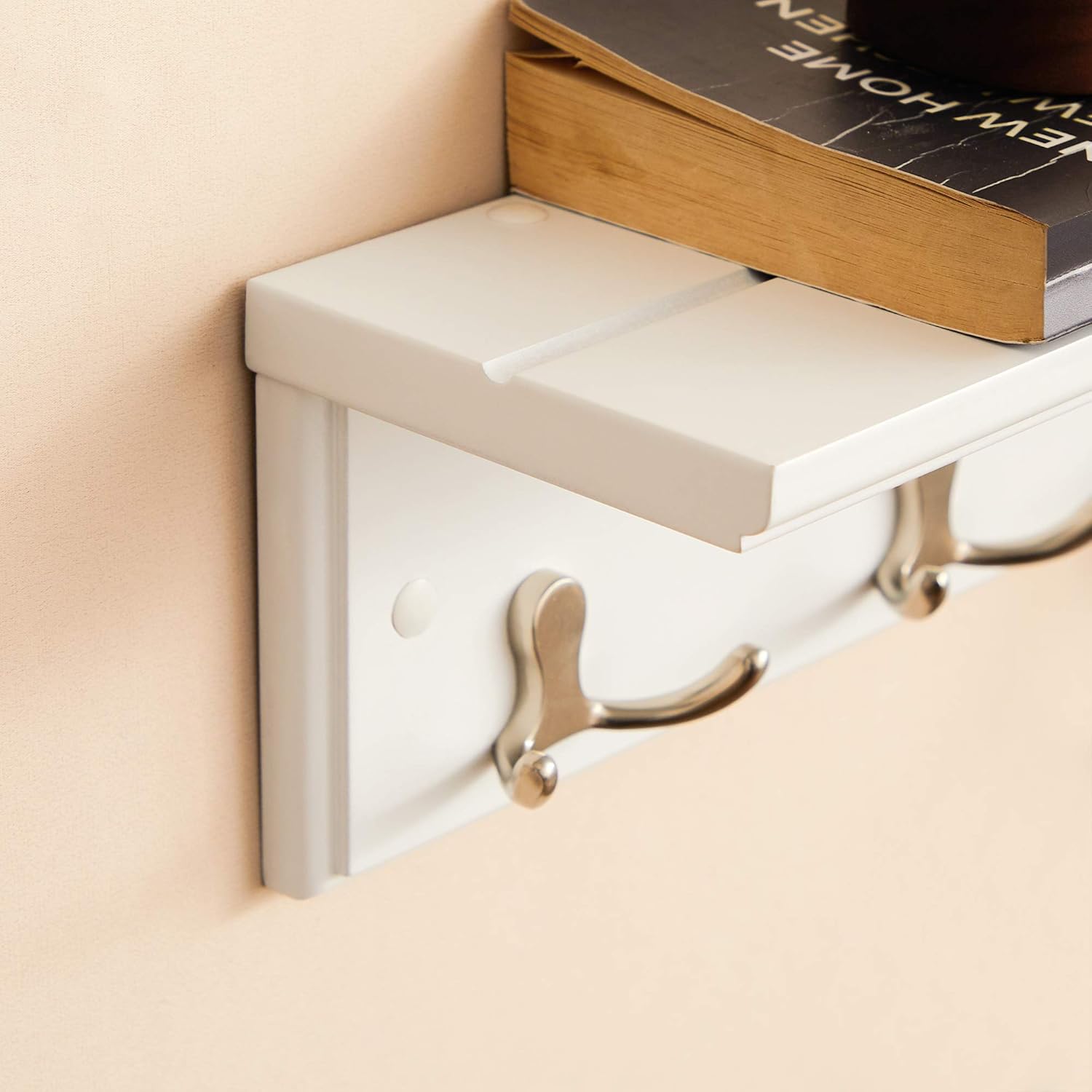 SONGMICS Cuier perete cu raft, 4 carlige duble metalice, MDF, 42x11x15 cm, alb