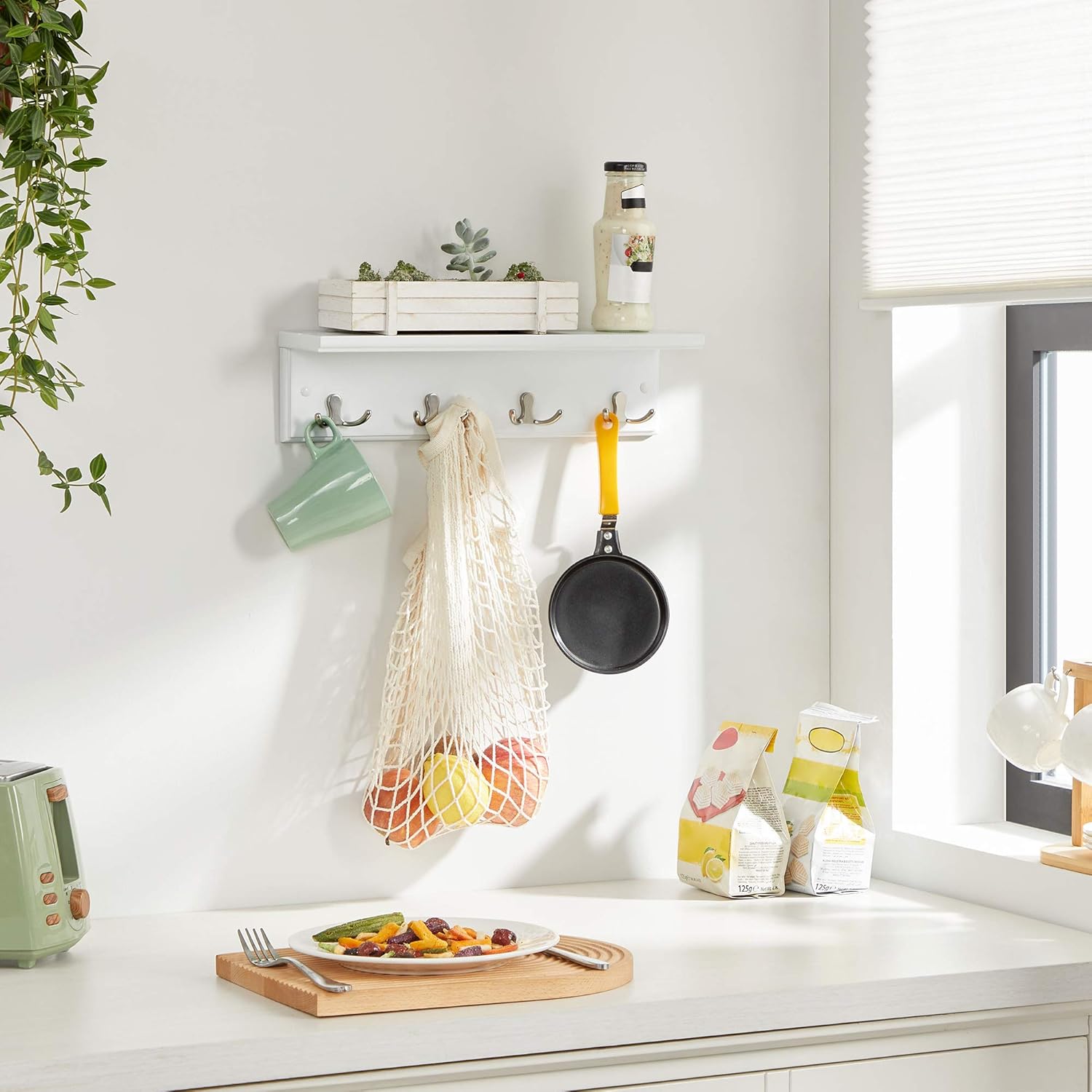 SONGMICS Cuier perete cu raft, 4 carlige duble metalice, MDF, 42x11x15 cm, alb