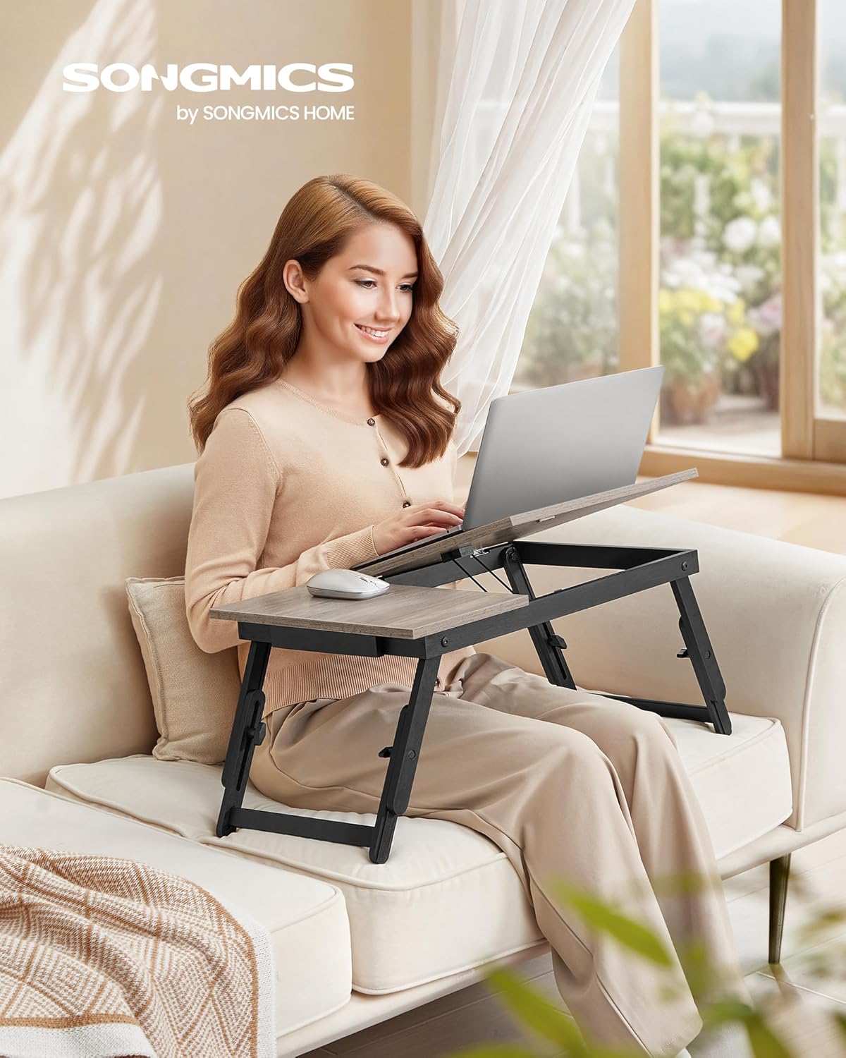 SONGMICS Masa laptop sau mic dejun cu picioare pliabile, din bambus, blat reglabil pe unghi si inaltime, 68x35x32 cm