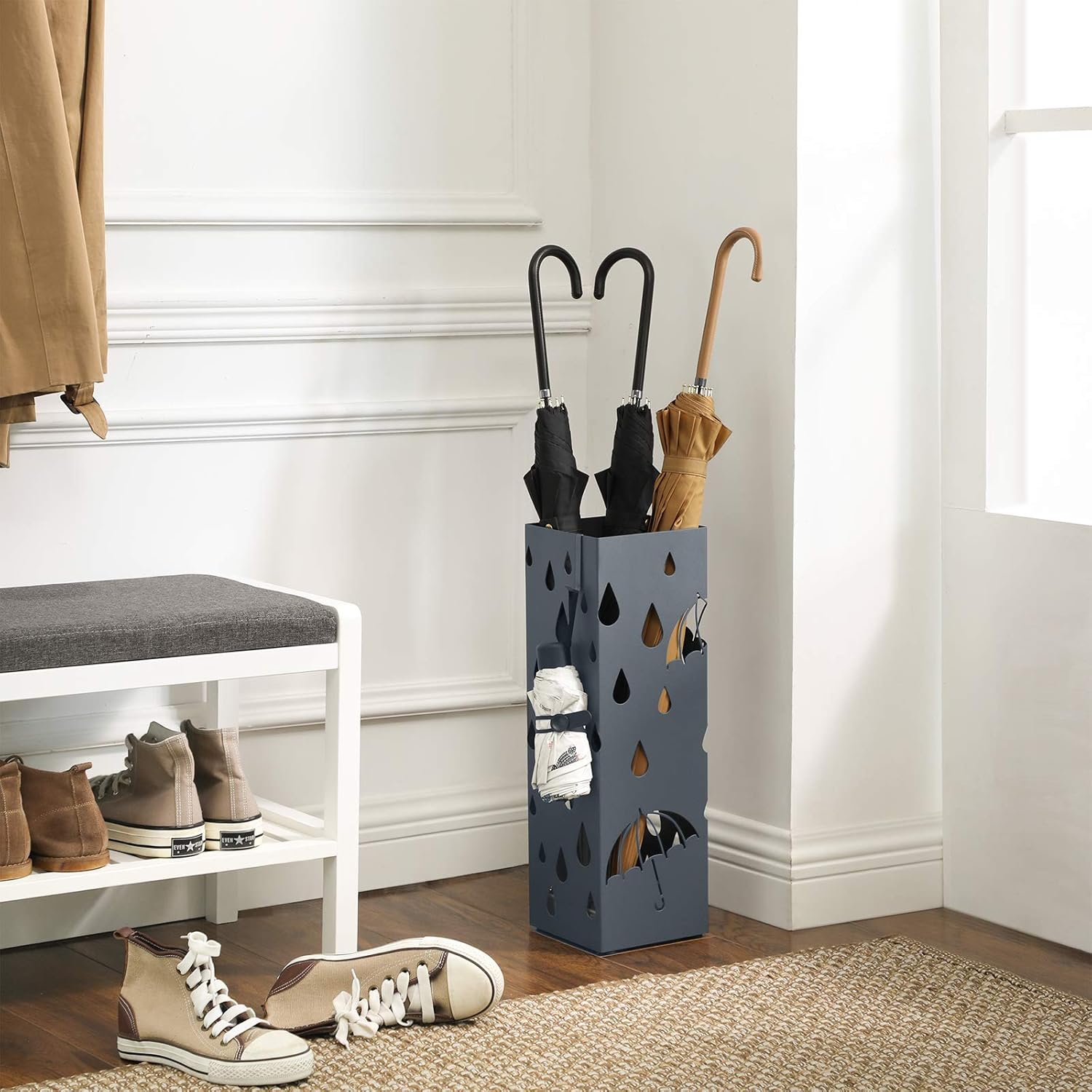 SONGMICS Suport metalic pentru umbrele, cu carlige si tava de picurare, 16x16x49cm, gri