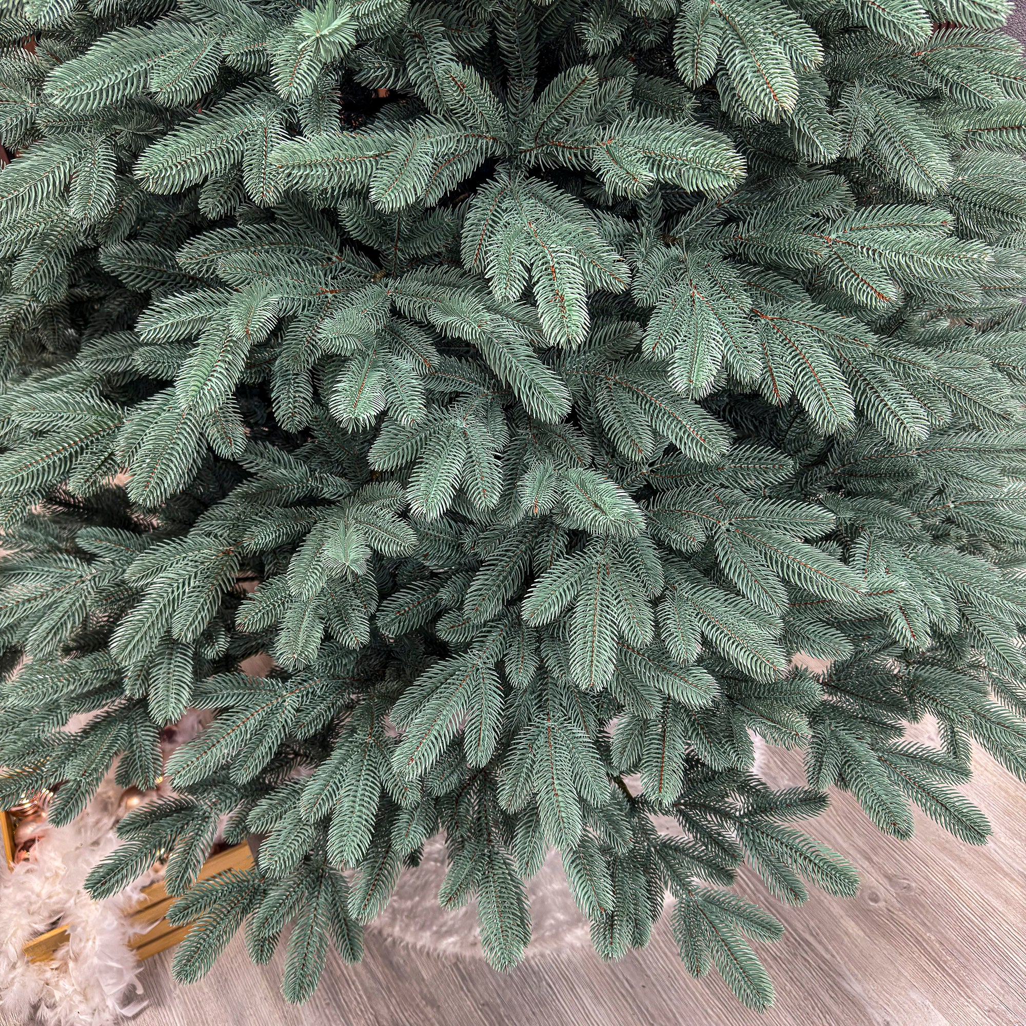 Brad artificial Christmas Deluxe by Sersimo, Laponia Select argintiu, integral 3D, 250cm