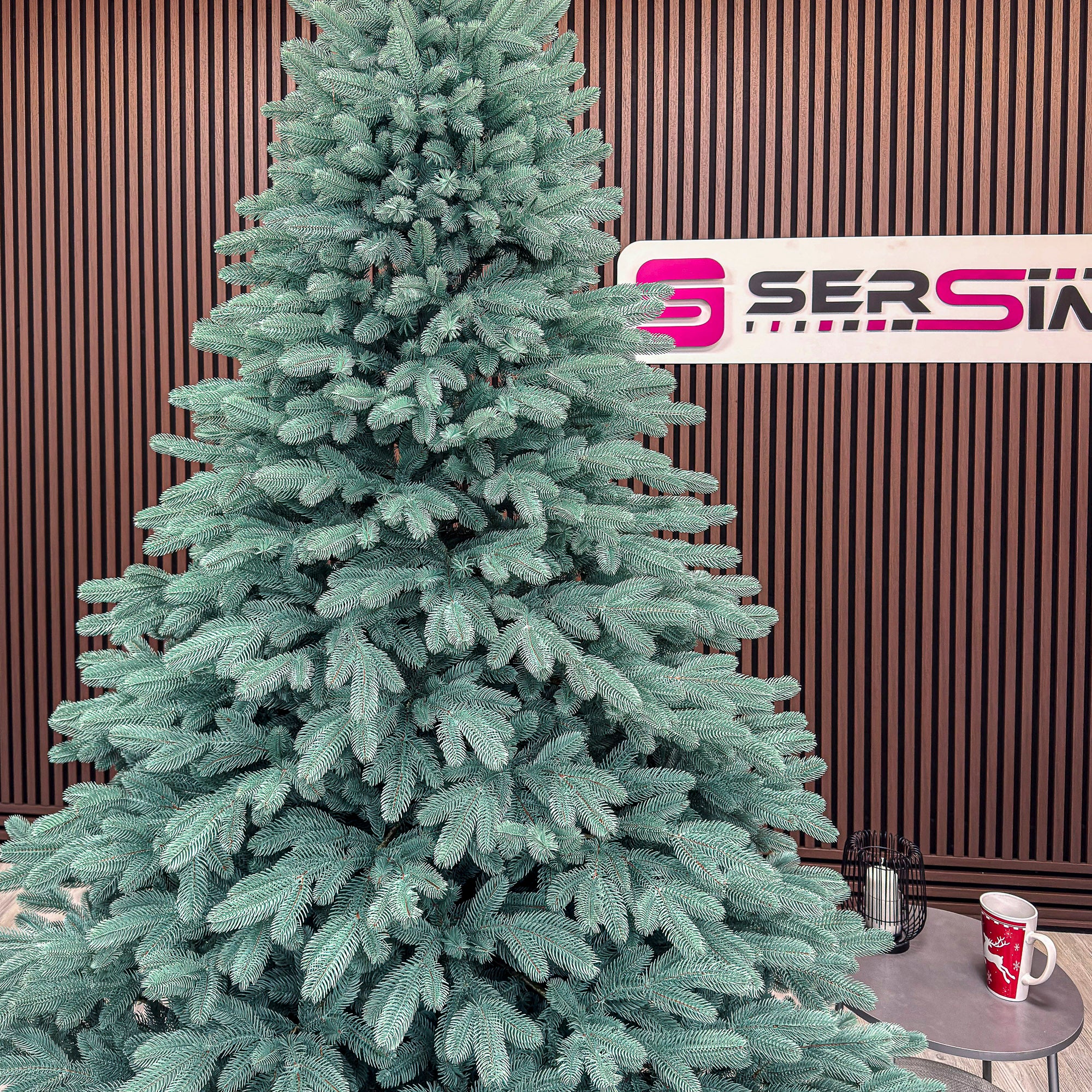 Brad artificial Christmas Deluxe by Sersimo, Laponia Select argintiu, integral 3D, 250cm