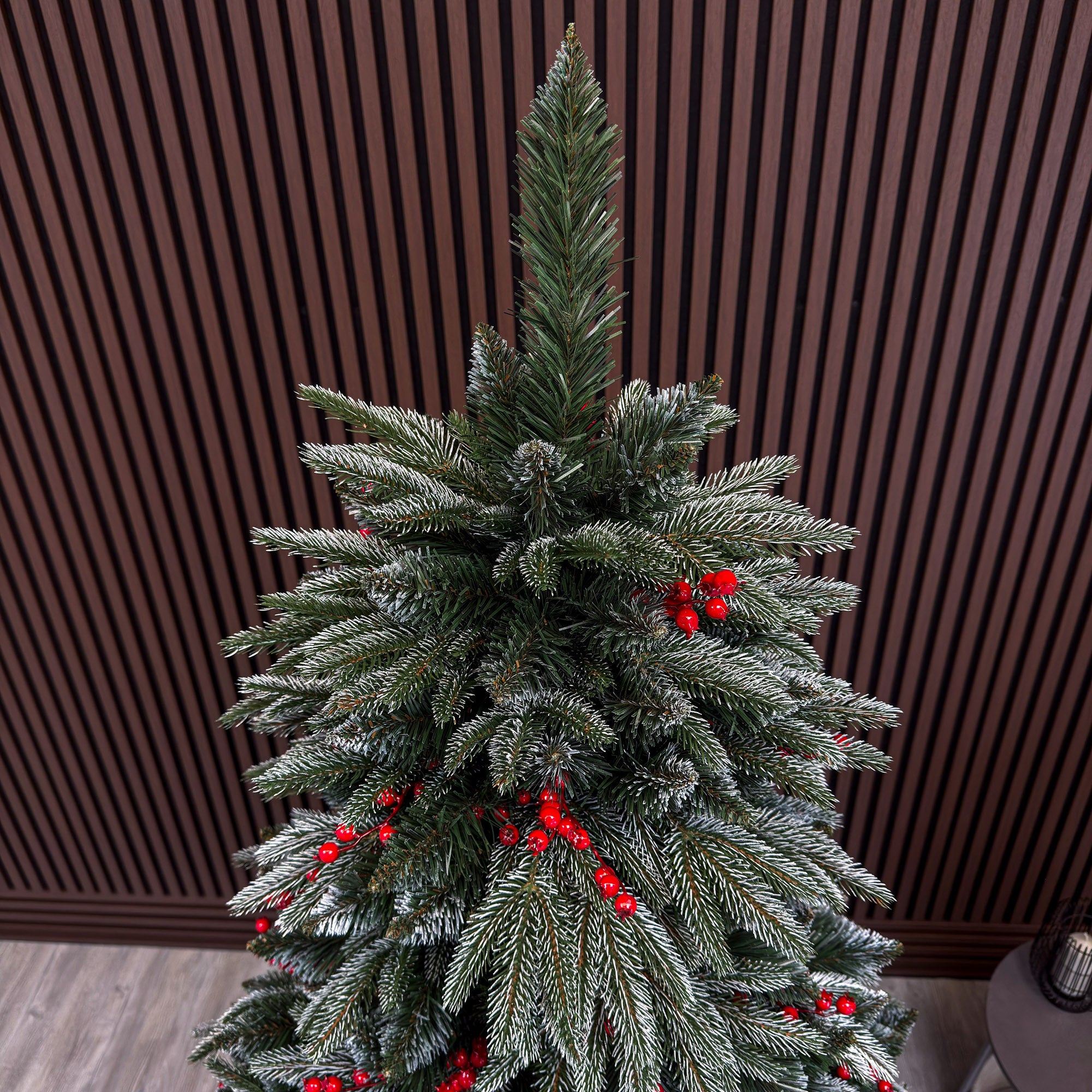 Brad artificial Sersimo, Miahelene Elite, verde nins cu merisoare, mix 2D+3D, 220 cm