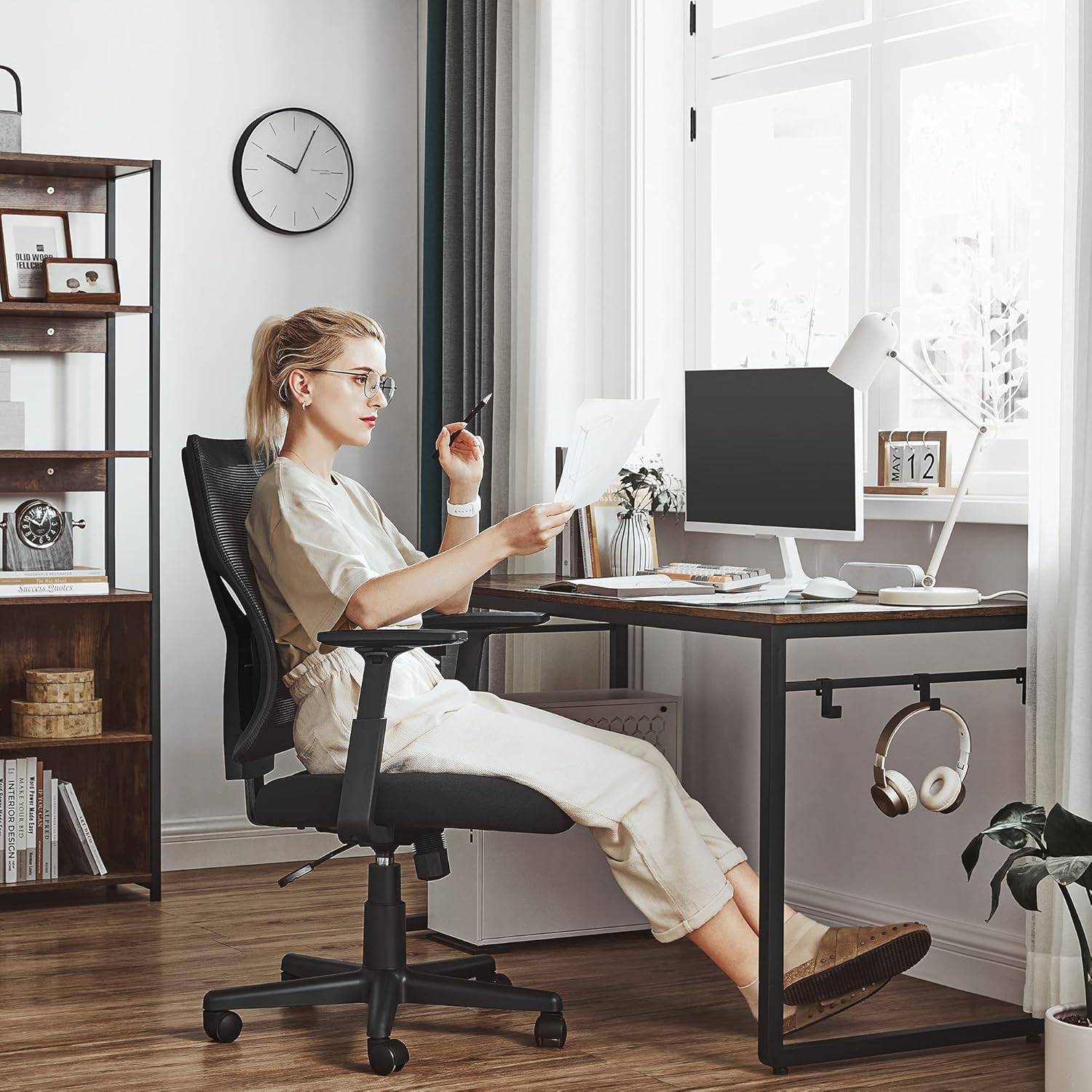 SONGMICS Scaun de birou ergonomic mesh, reglabil complet, brate si suport lombar ajustabile, 68x67x113 cm, negru