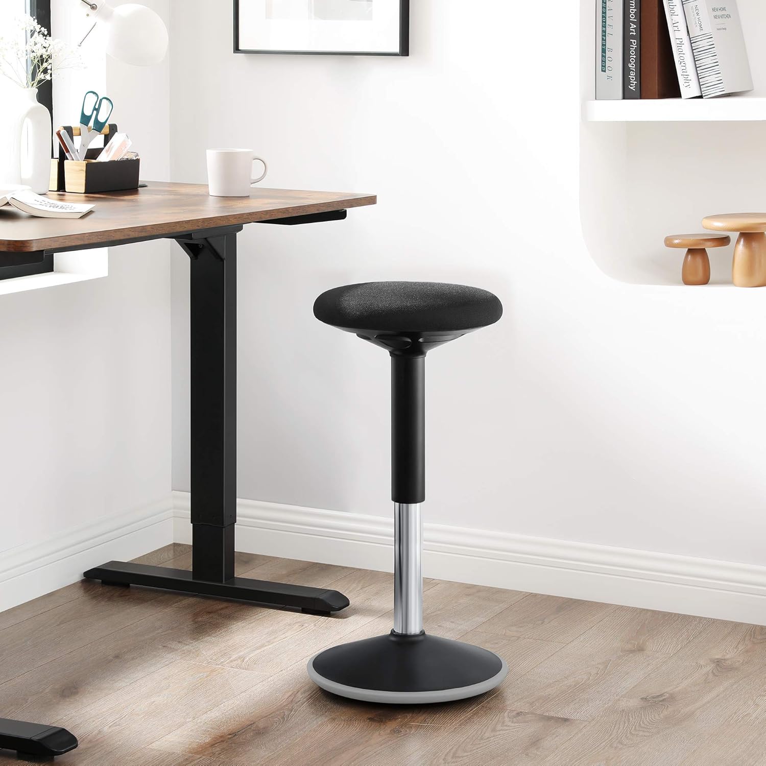 SONGMICS Taburet birou ergonomic, inclinare multidirectionala, rotativ 360°, reglabil pe inaltime 56-81 cm, negru