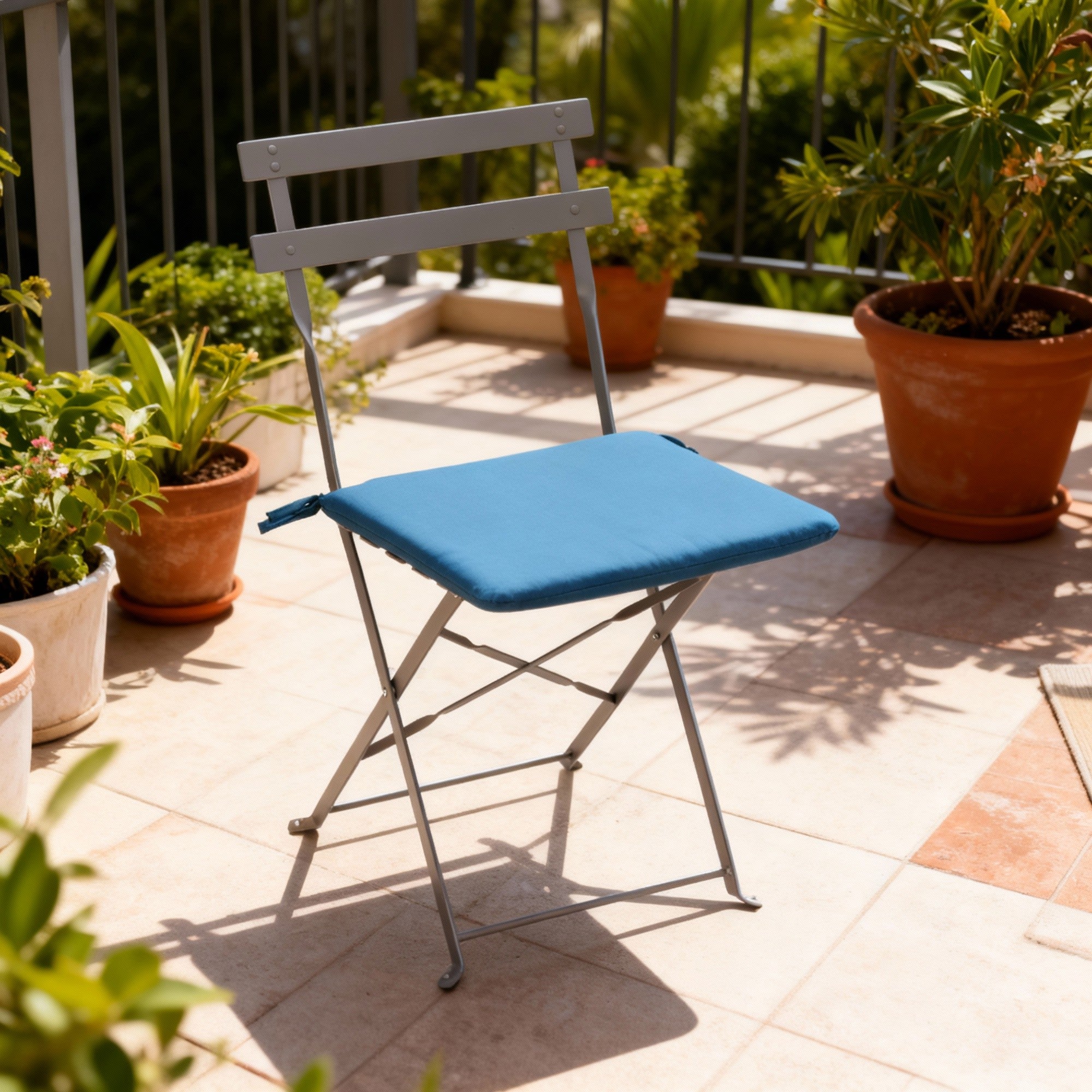 Perna scaun 40x40x3 cm, poliester impermeabil, cu fermoar si prindere, albastra