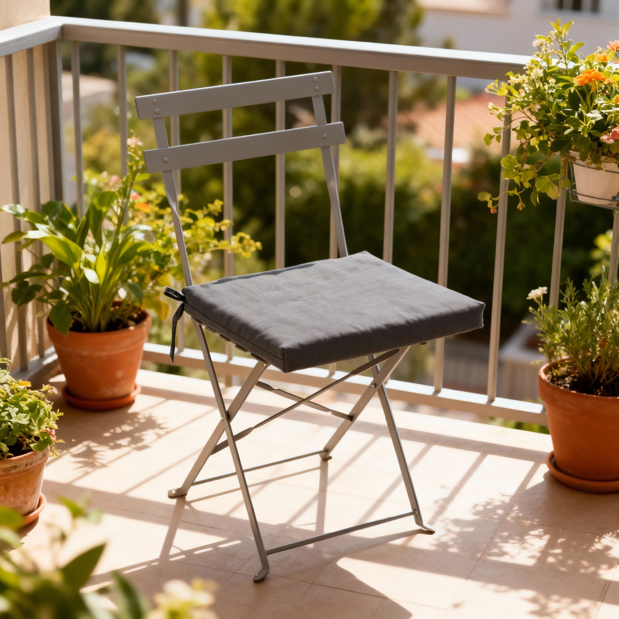 Perna scaun 40x40x5 cm, poliester impermeabil, cu fermoar si prindere, gri inchis