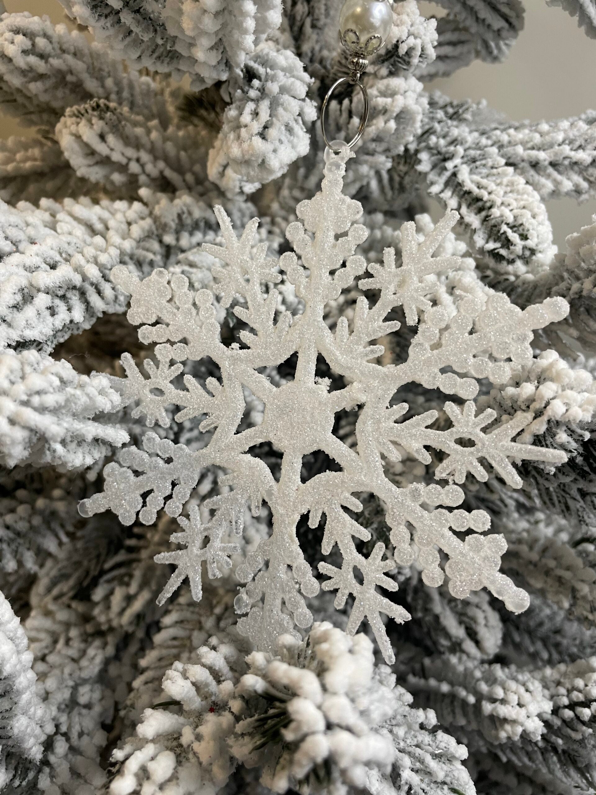 Decoratiune brad fulg de zapada, 13cm, alb cu sclipici