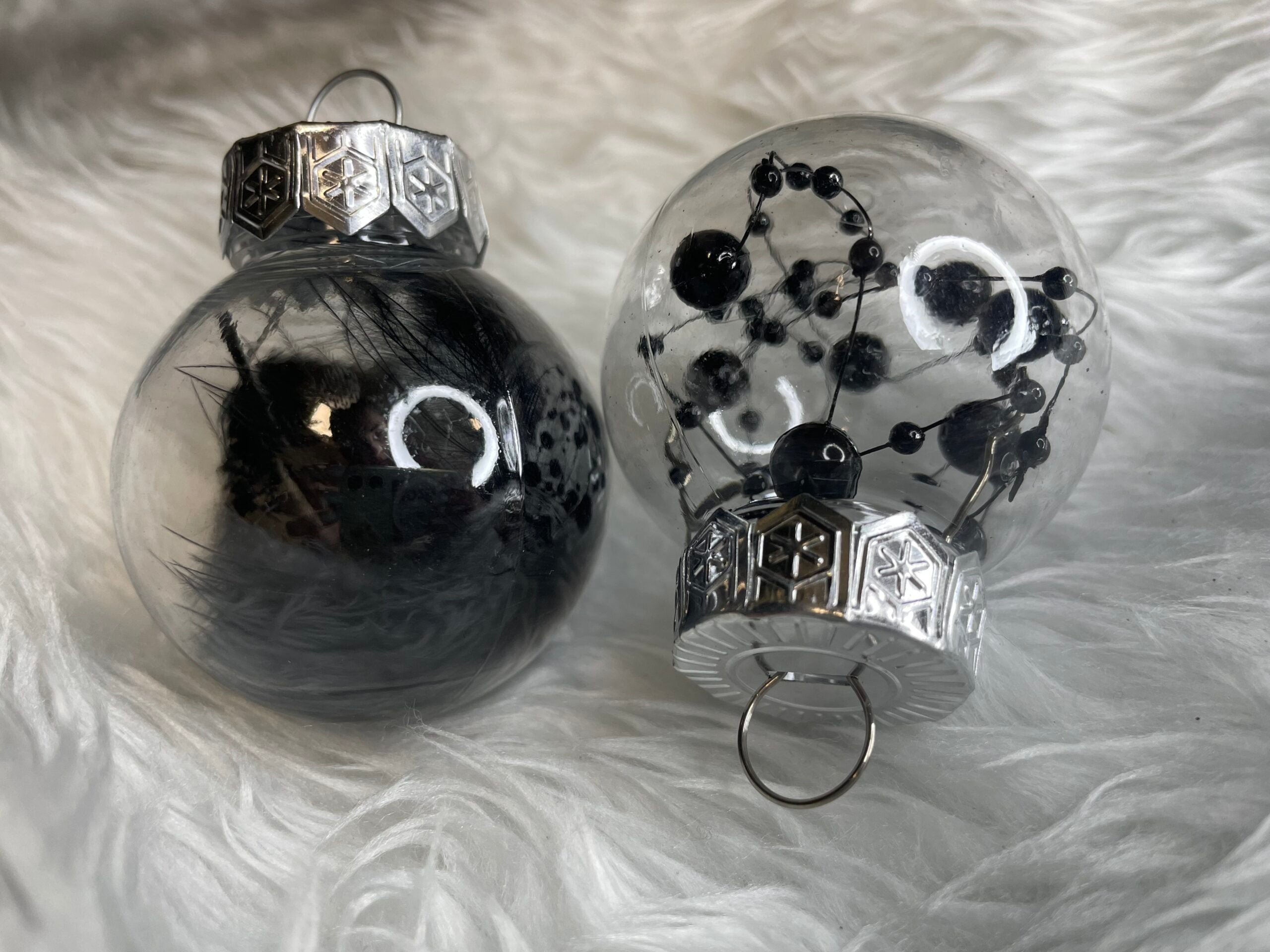 Set globuri de Craciun Inedit, 24 bucati, 5cm, transparente cu interior negru