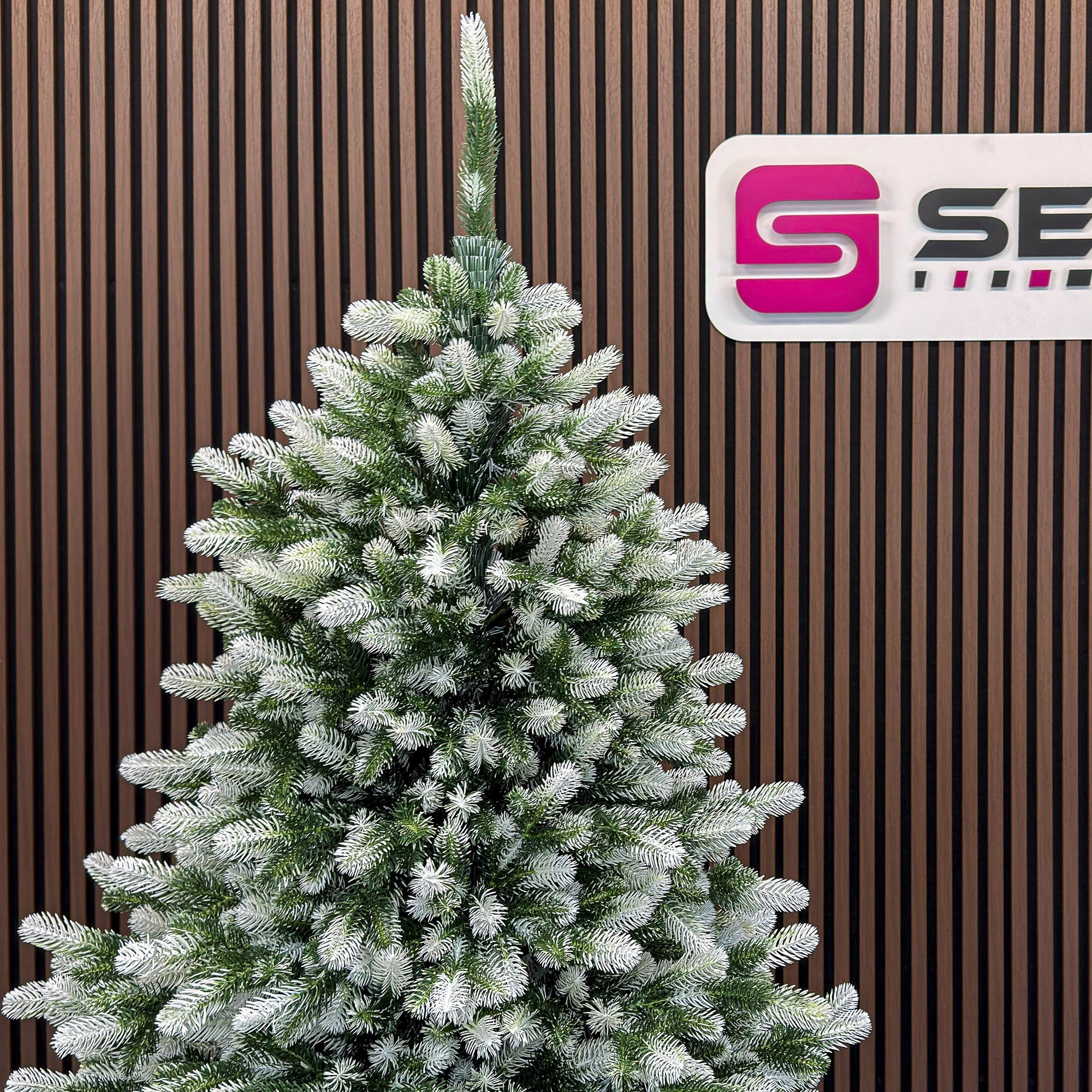 Brad artificial Christmas Deluxe by Sersimo, Polar Winter Select, integral 3D, 180 cm