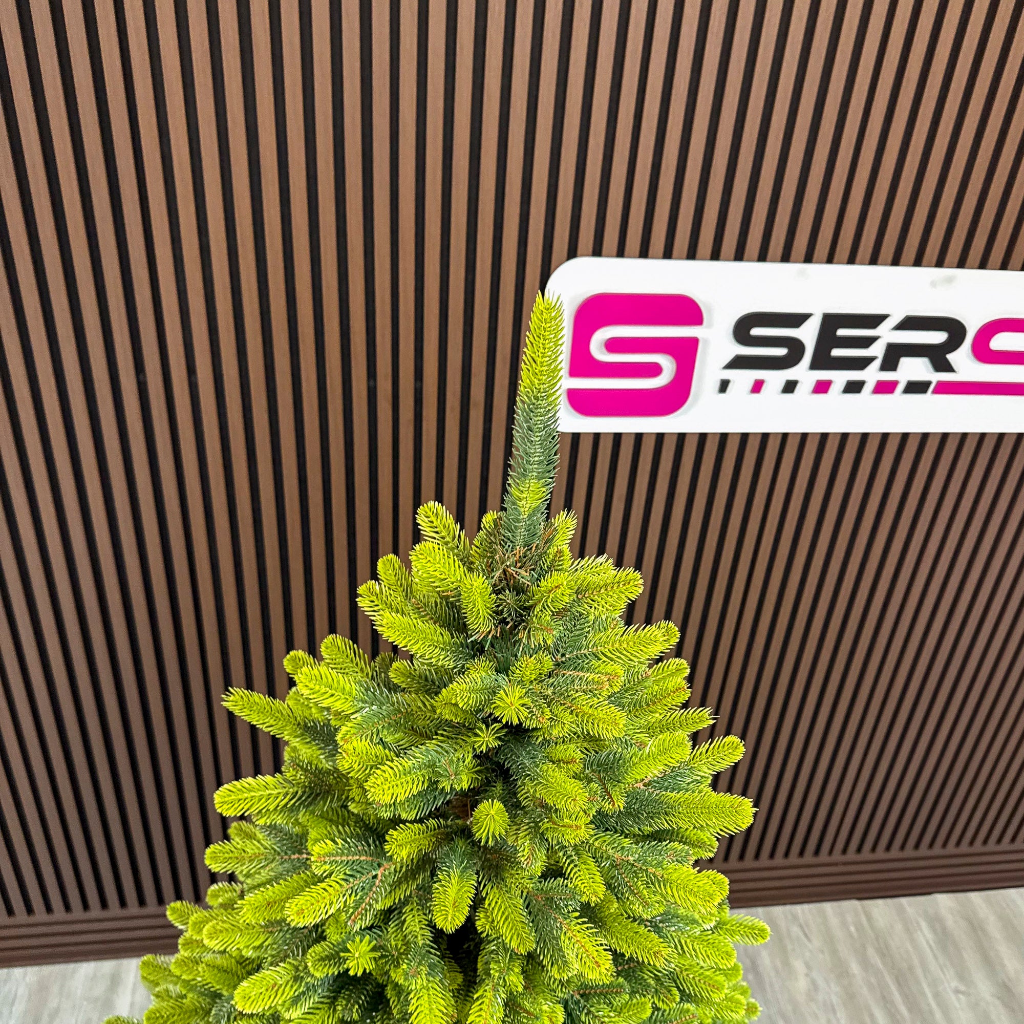 Brad artificial Christmas Deluxe by Sersimo, Polar Spring Select, integral 3D, 210 cm