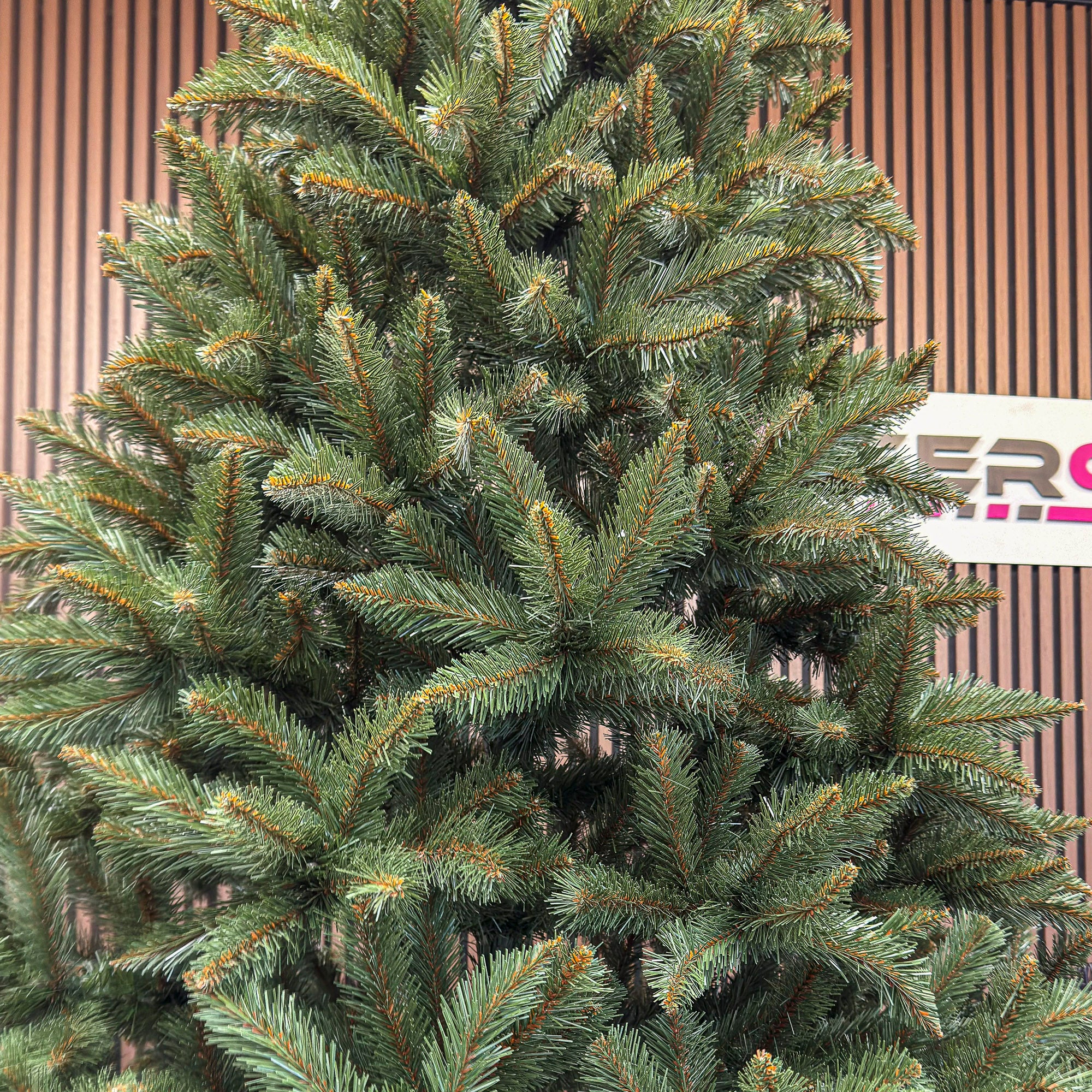 Brad artificial Christmas Deluxe by Sersimo, Royal, 240cm