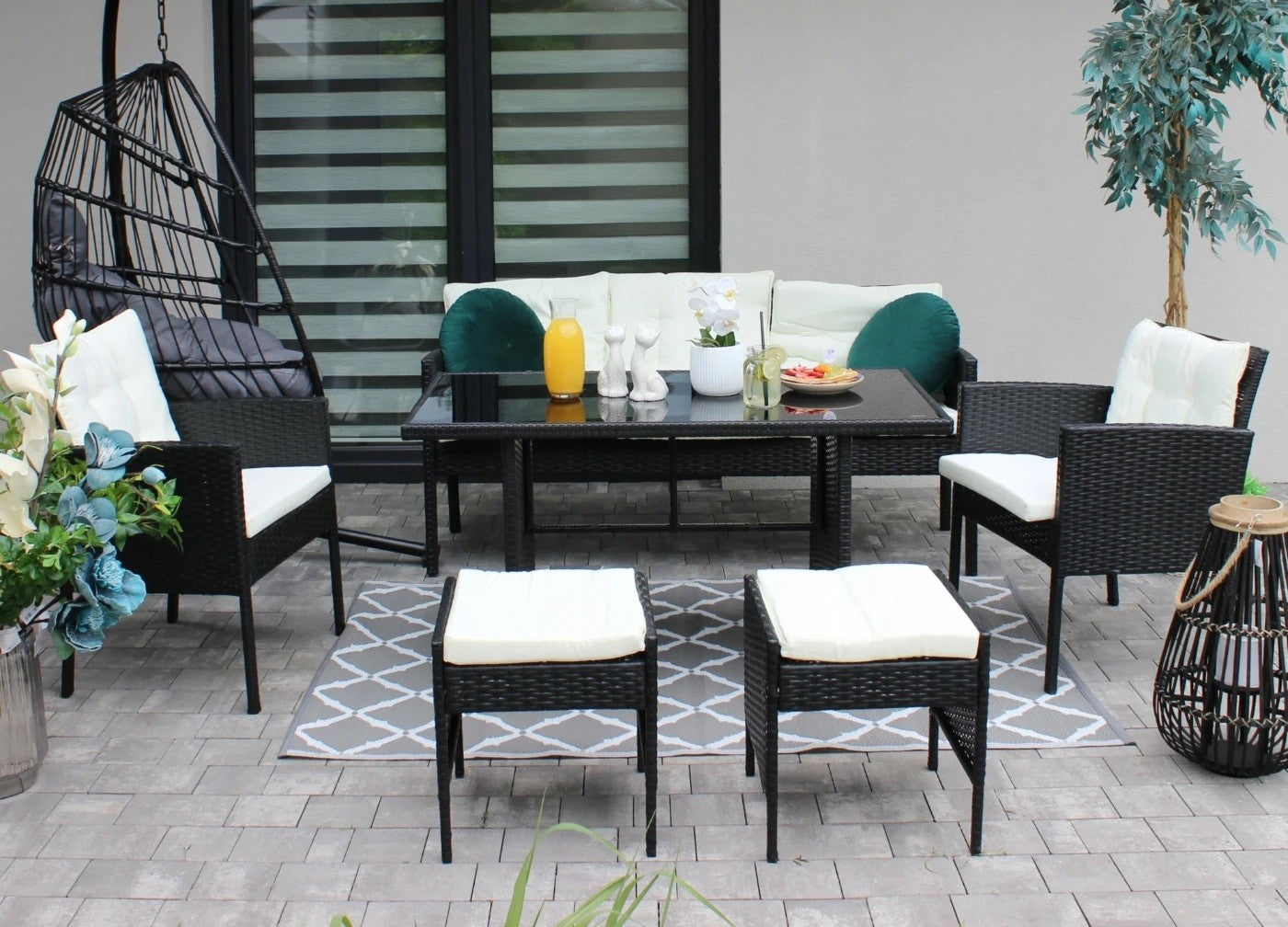Set mobilier gradina Vaduz 6 piese, canapea 3 locuri, 2 fotolii, 2 tabureti si masa, ratan sintetic, blat sticla, negru si crem