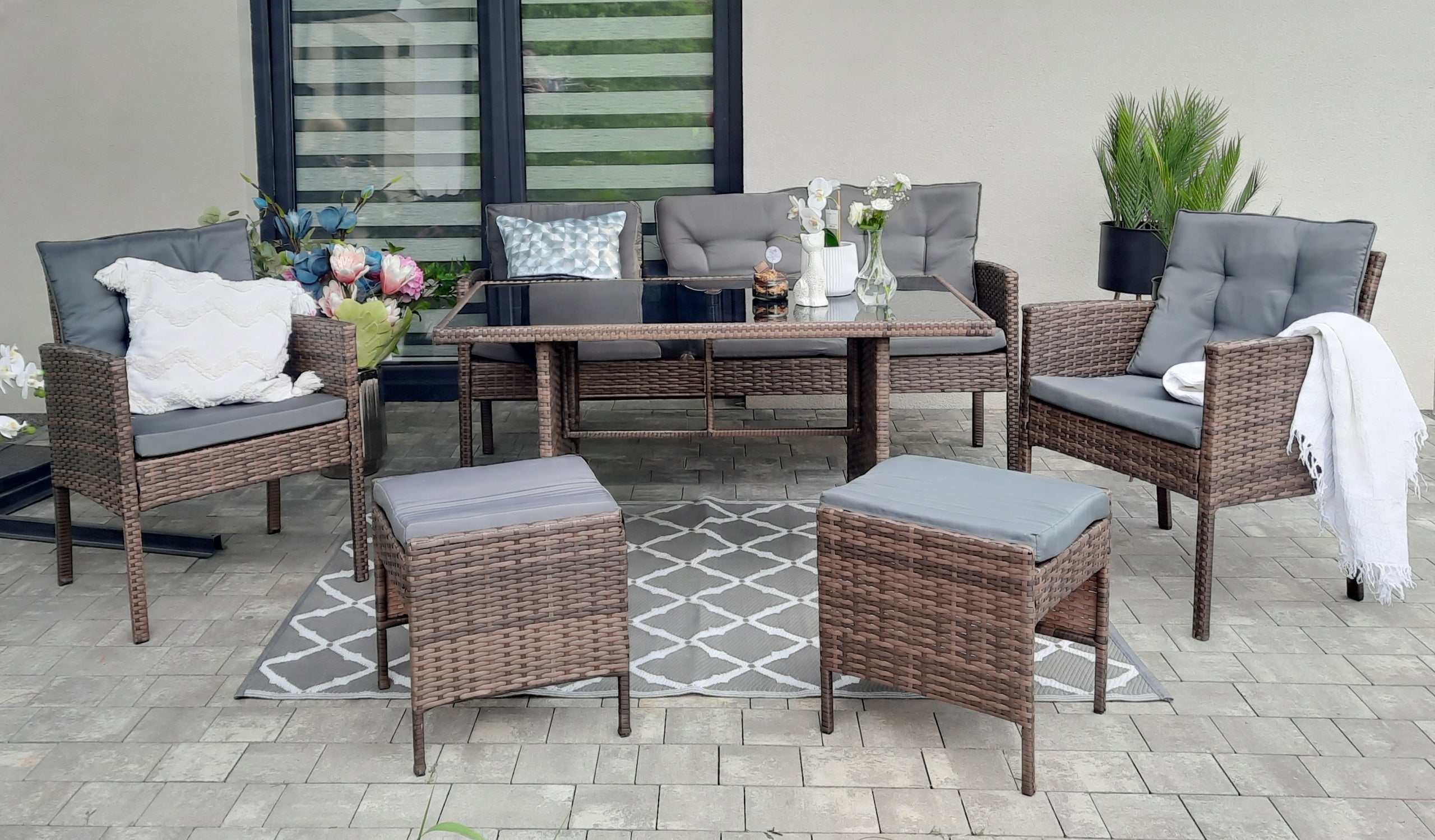 Set mobilier gradina 6 piese, rattan sintetic si otel, canapea 3 locuri, masa sticla, maro si gri