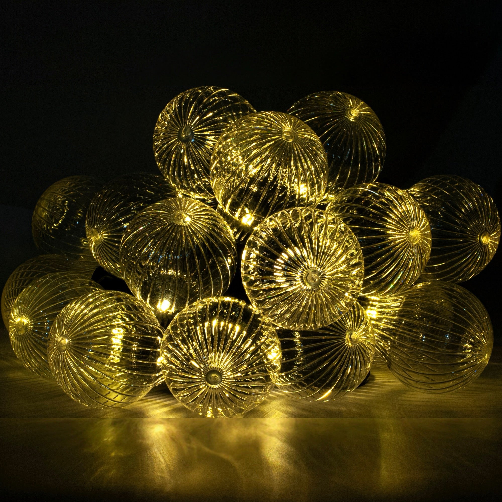 Ghirlanda luminoasa, LED, model Stripes, 20 becuri, 580cm, incarcare solara, lumina alb cald