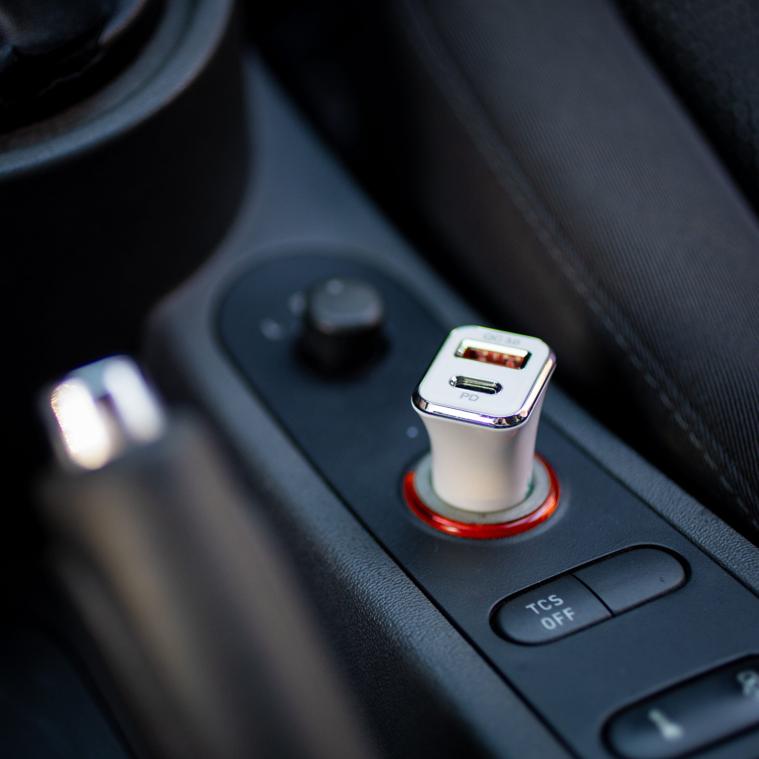 ALIMENTATOR auto SPACER QC si PD 38W total max, USB Quick Charge 18W; Power Delivery 20W, 38W total max., 1 x USB + 1 x USB Type-C, pt. bricheta auto, alb, "SPCC-DUOQ-04"