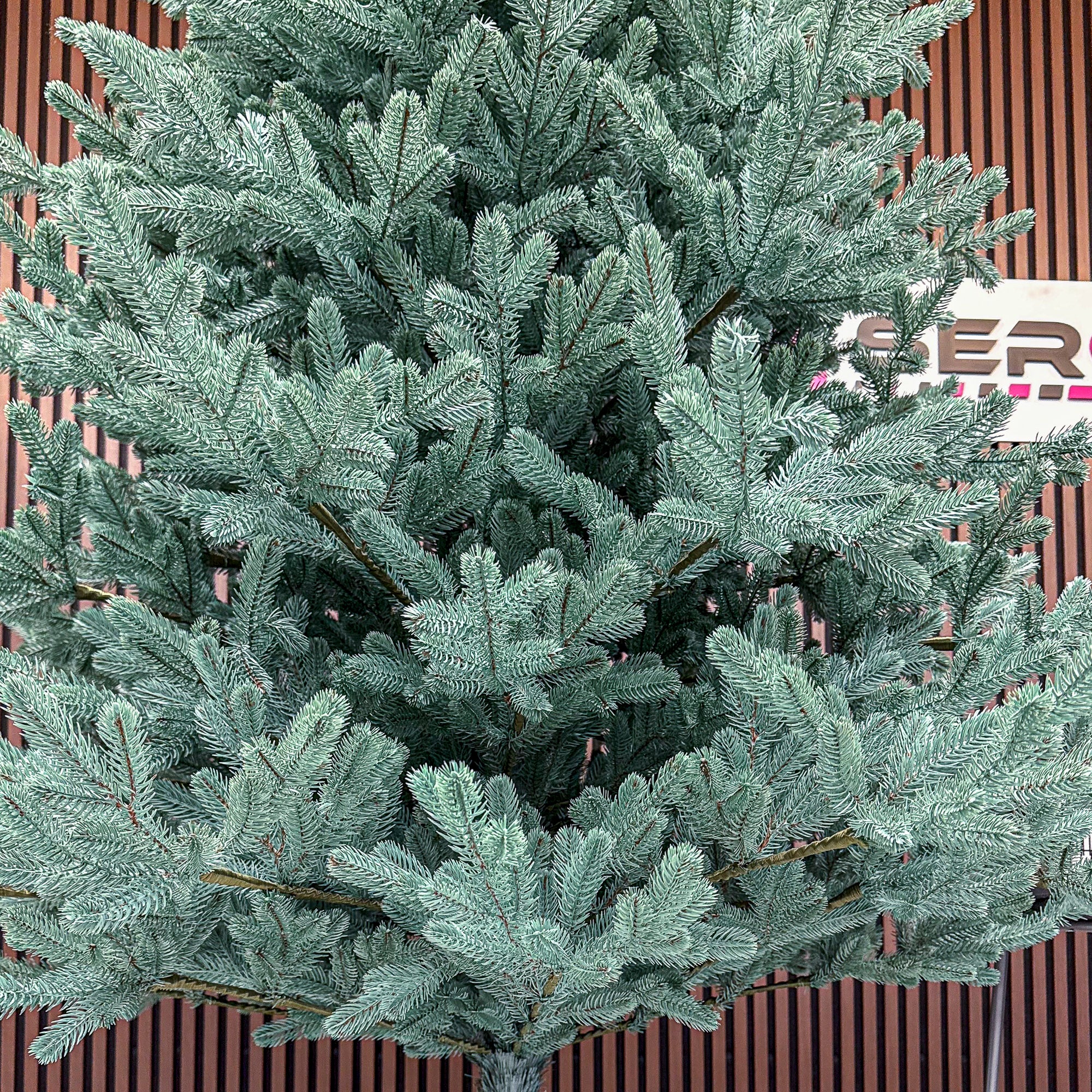 Brad artificial Christmas Deluxe by Sersimo, Viena Select argintiu, integral 3D, 230cm