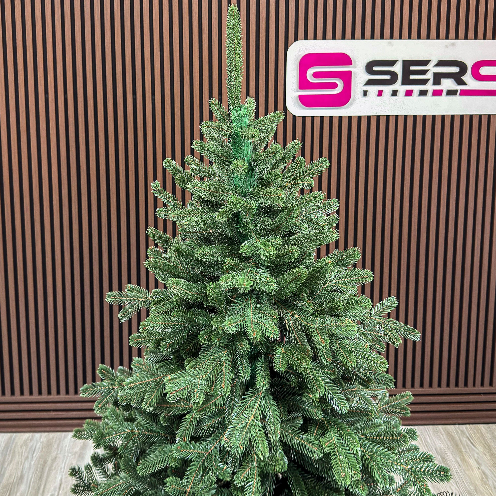 Brad artificial Christmas Deluxe by Sersimo, Viena Select, integral 3D, 210cm