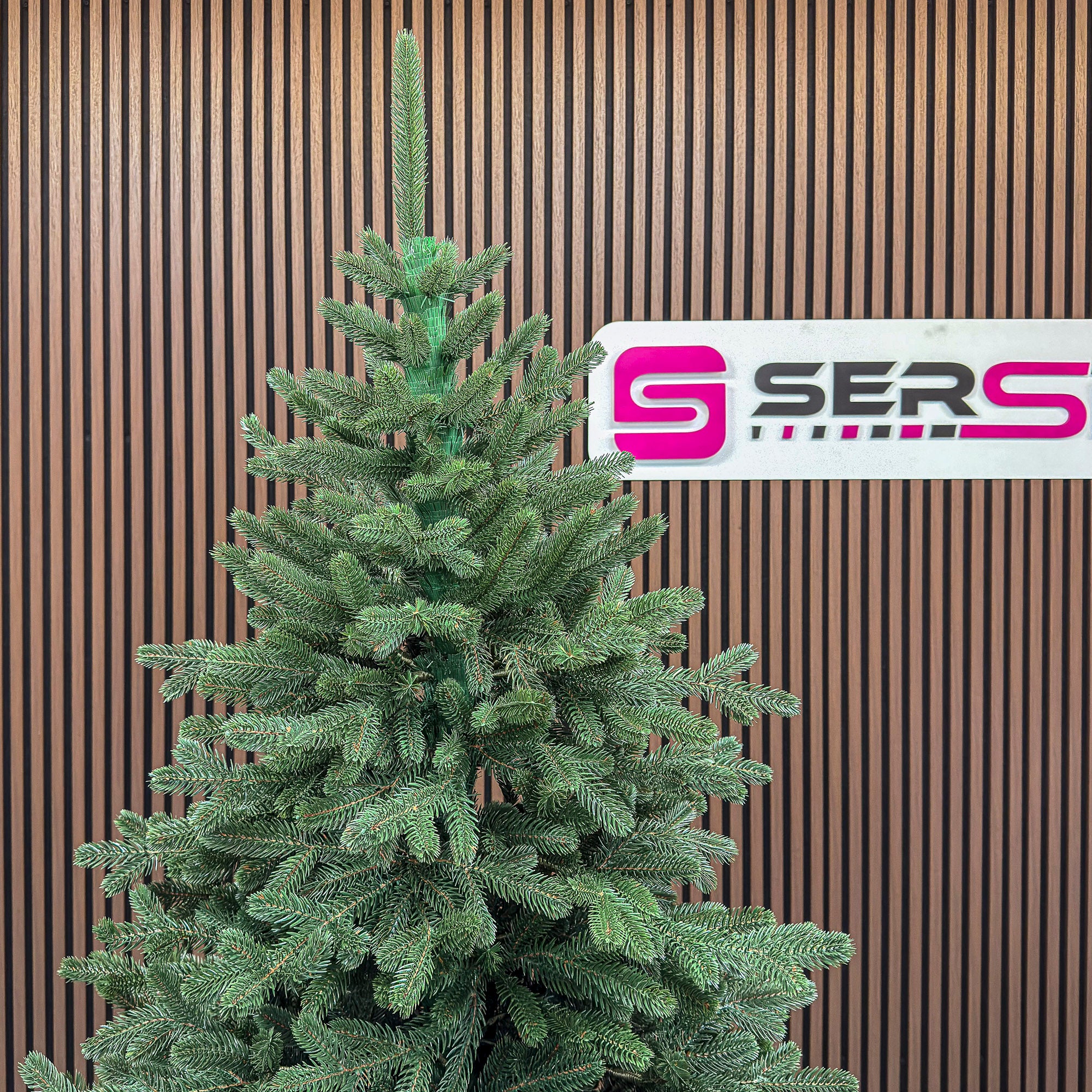 Brad artificial Christmas Deluxe by Sersimo, Viena Select, integral 3D, 210cm