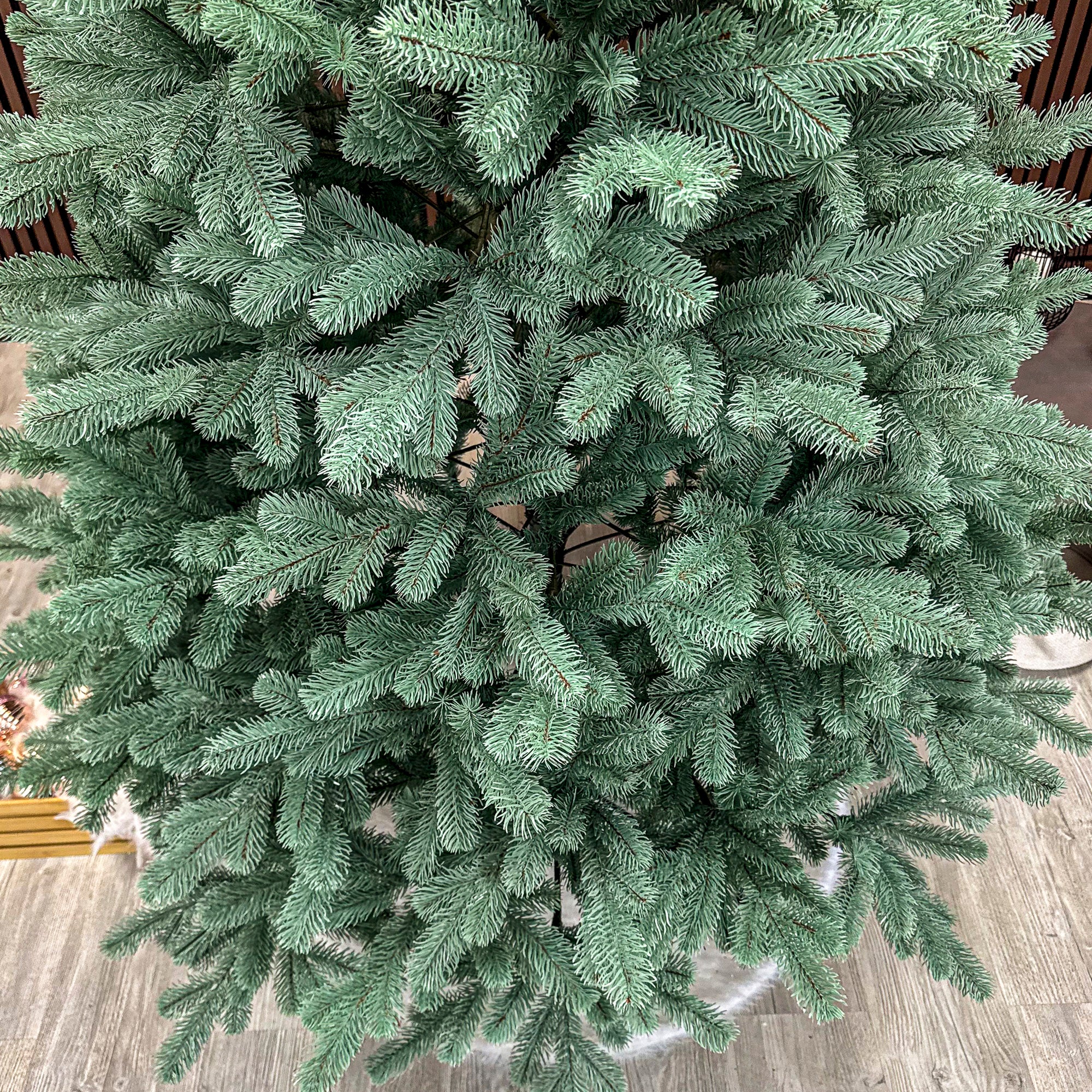 Brad artificial Christmas Deluxe by Sersimo, Kovalivska argintiu, 3D, 230 cm