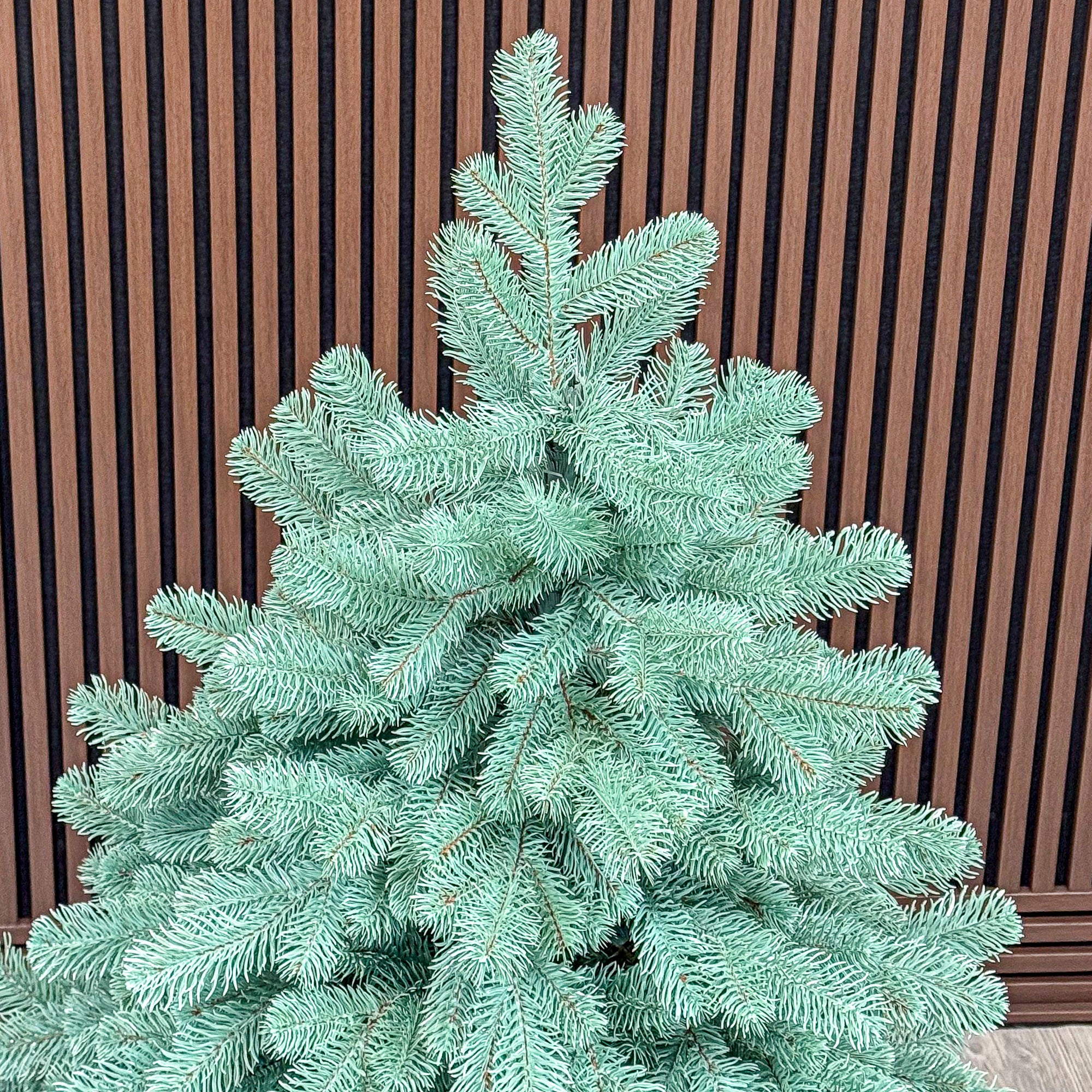 Brad artificial Christmas Deluxe by Sersimo, Kovalivska argintiu, 3D, 180 cm